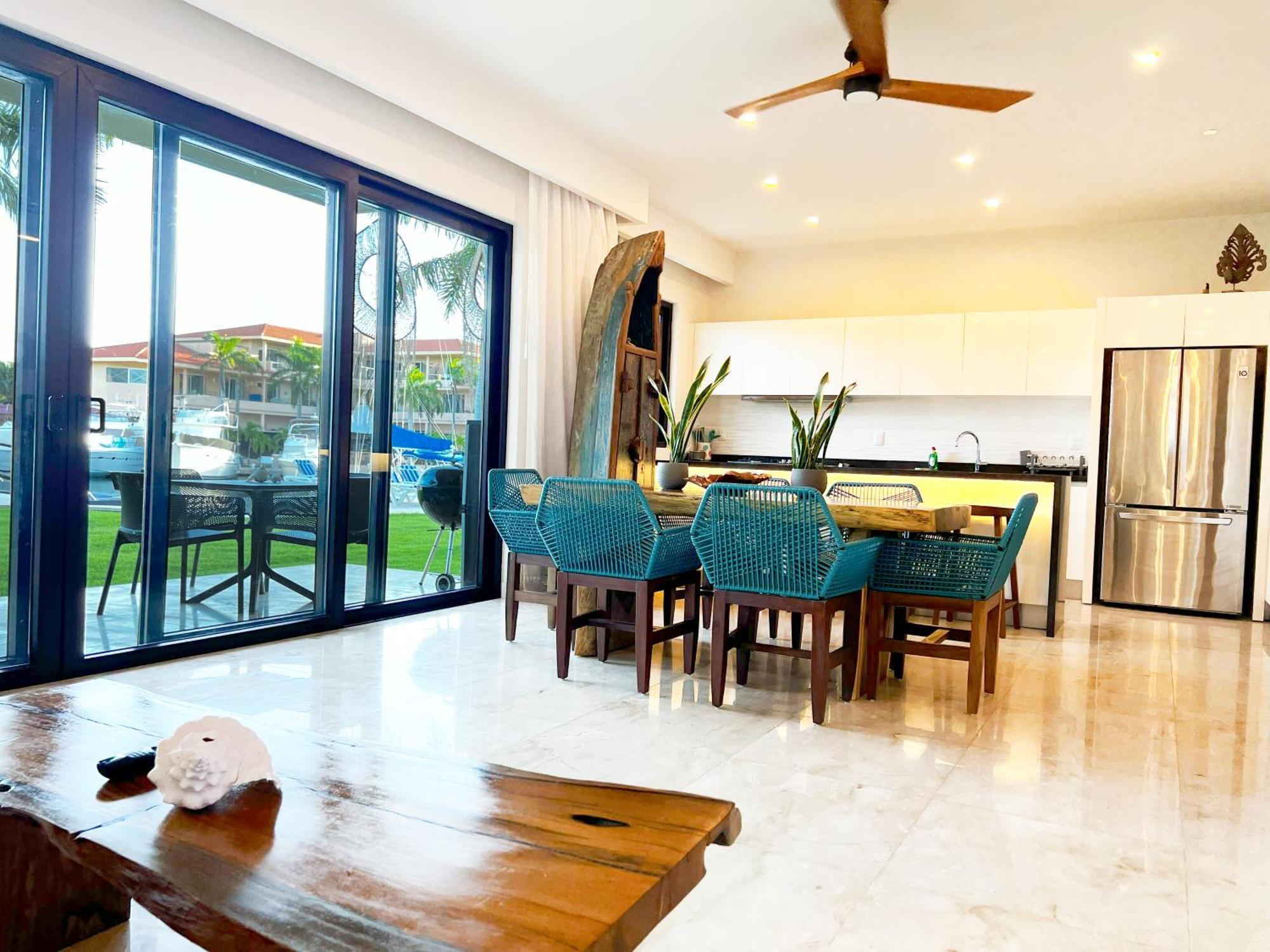 Ground Floor Paradise With Marina View And Pool Paddleboard Included *