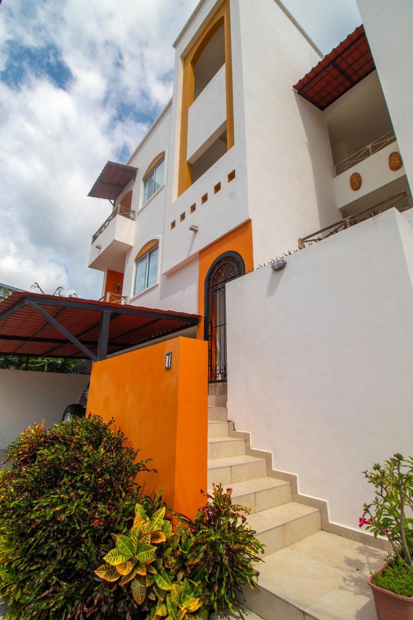 Apartment Gates Two *