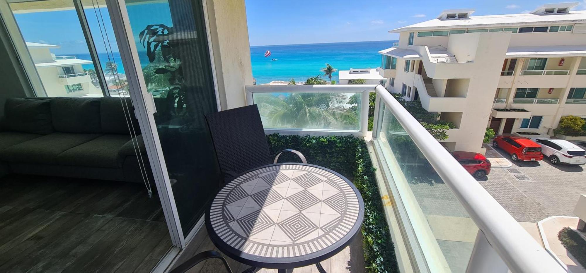 Brisas, Beyond Expectations Oceanfront Apartment Cancun