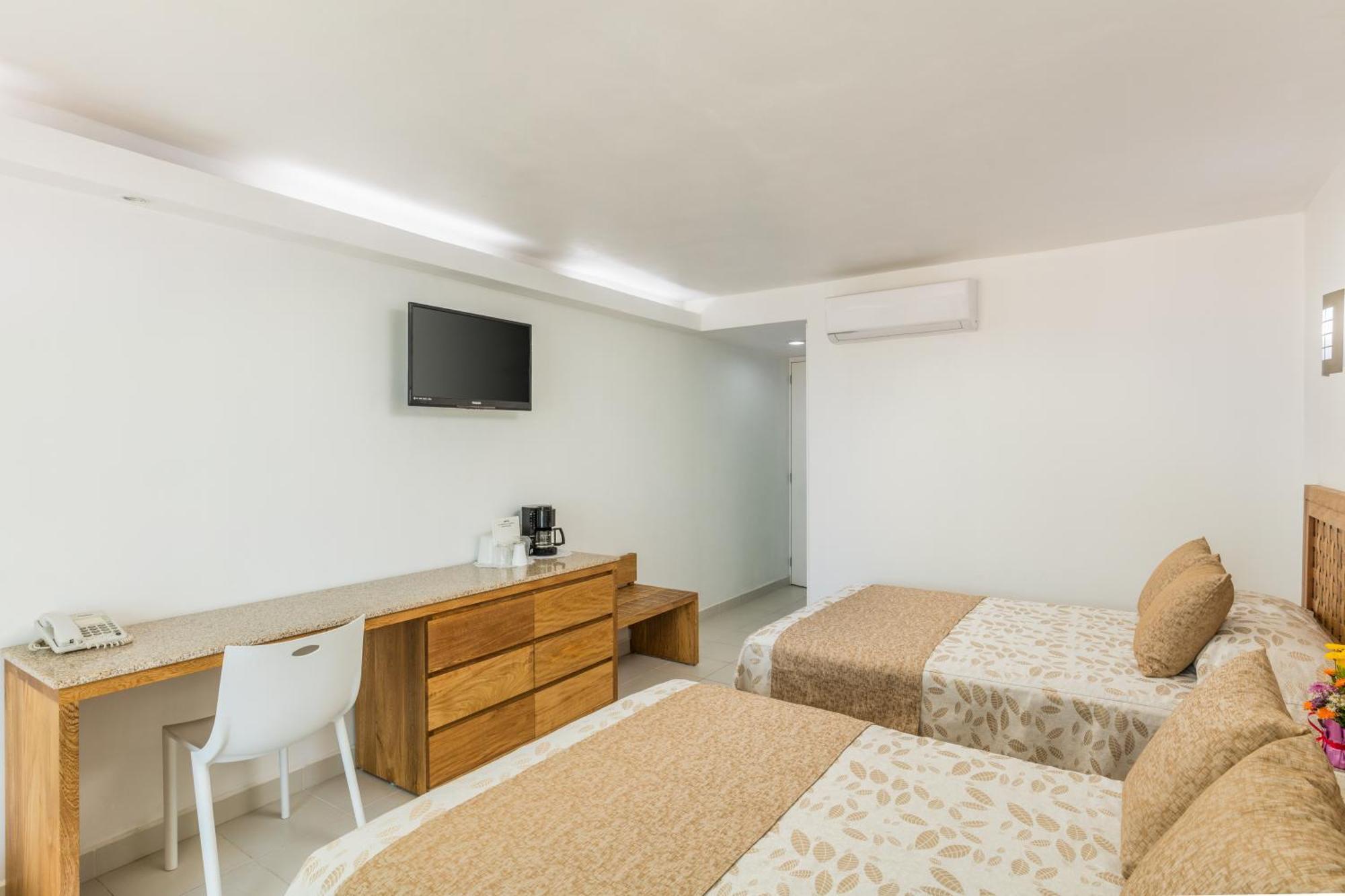 Real Ixtapa Hotel 4*