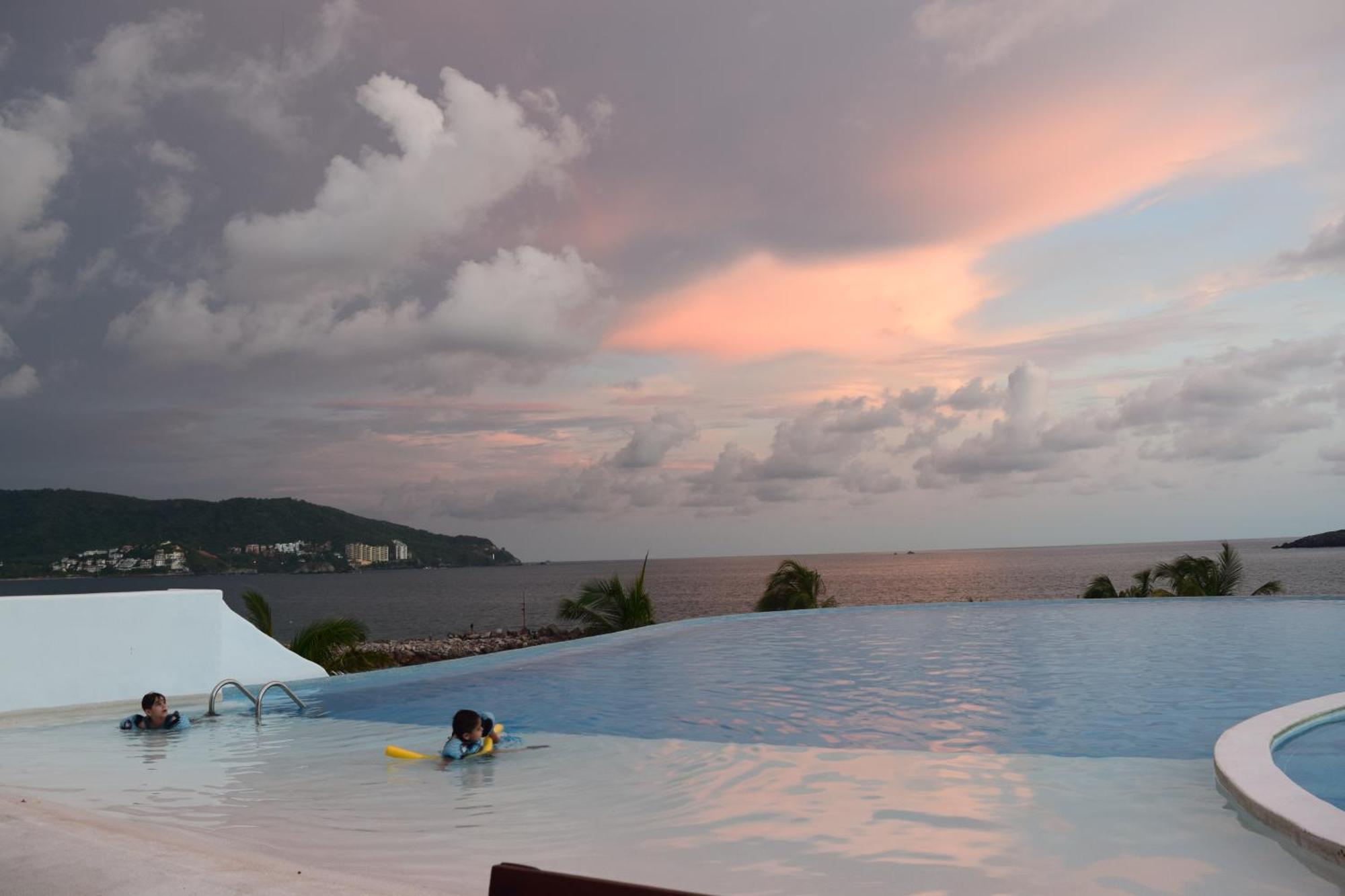 Ixtapa Zihuatanejo Alegria Y Familia *