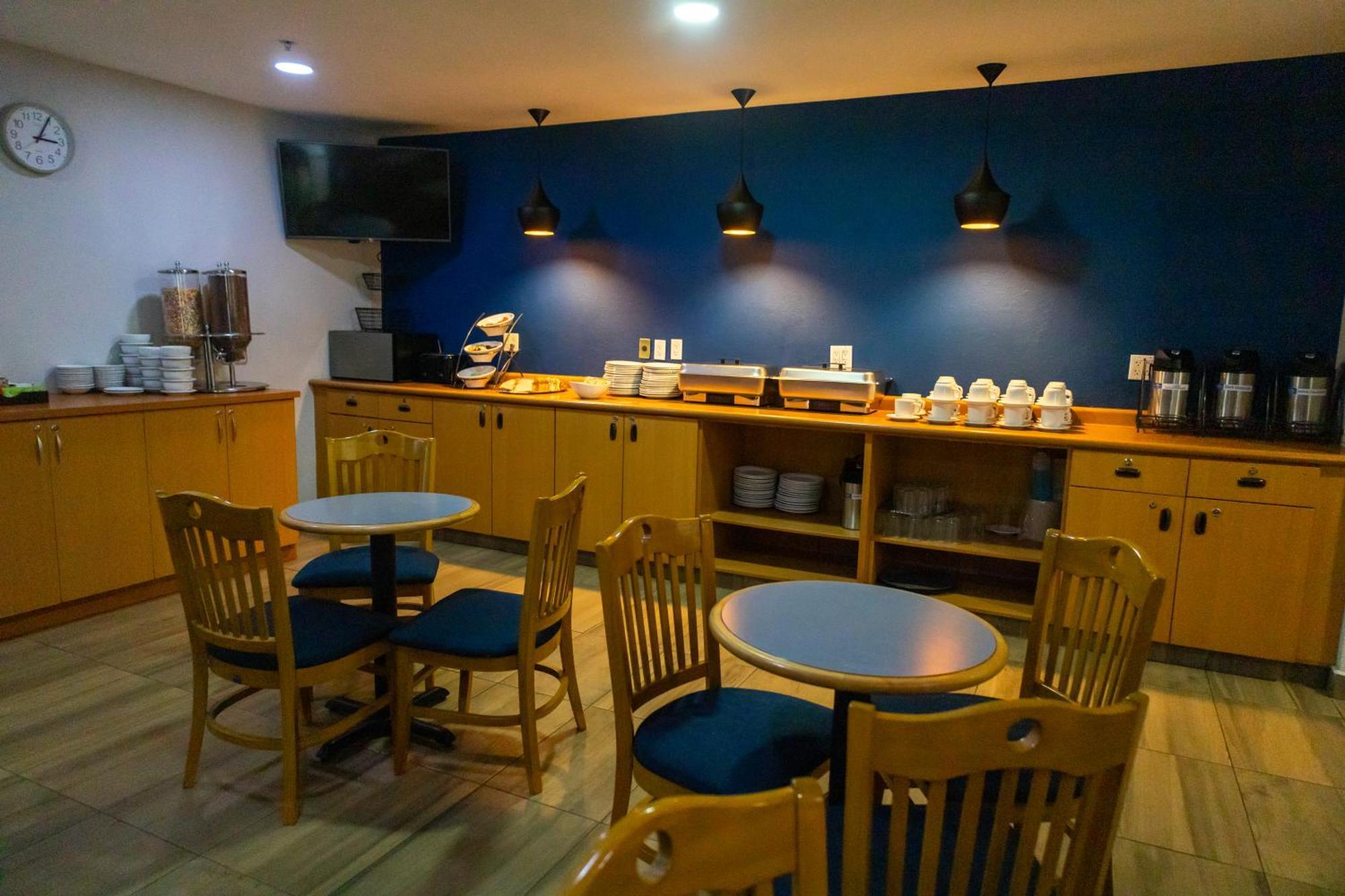 Microtel & By Wyndham Hotel 3*