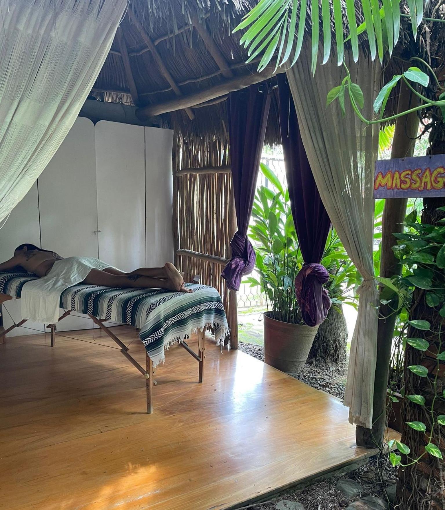 Hotel Akoma *