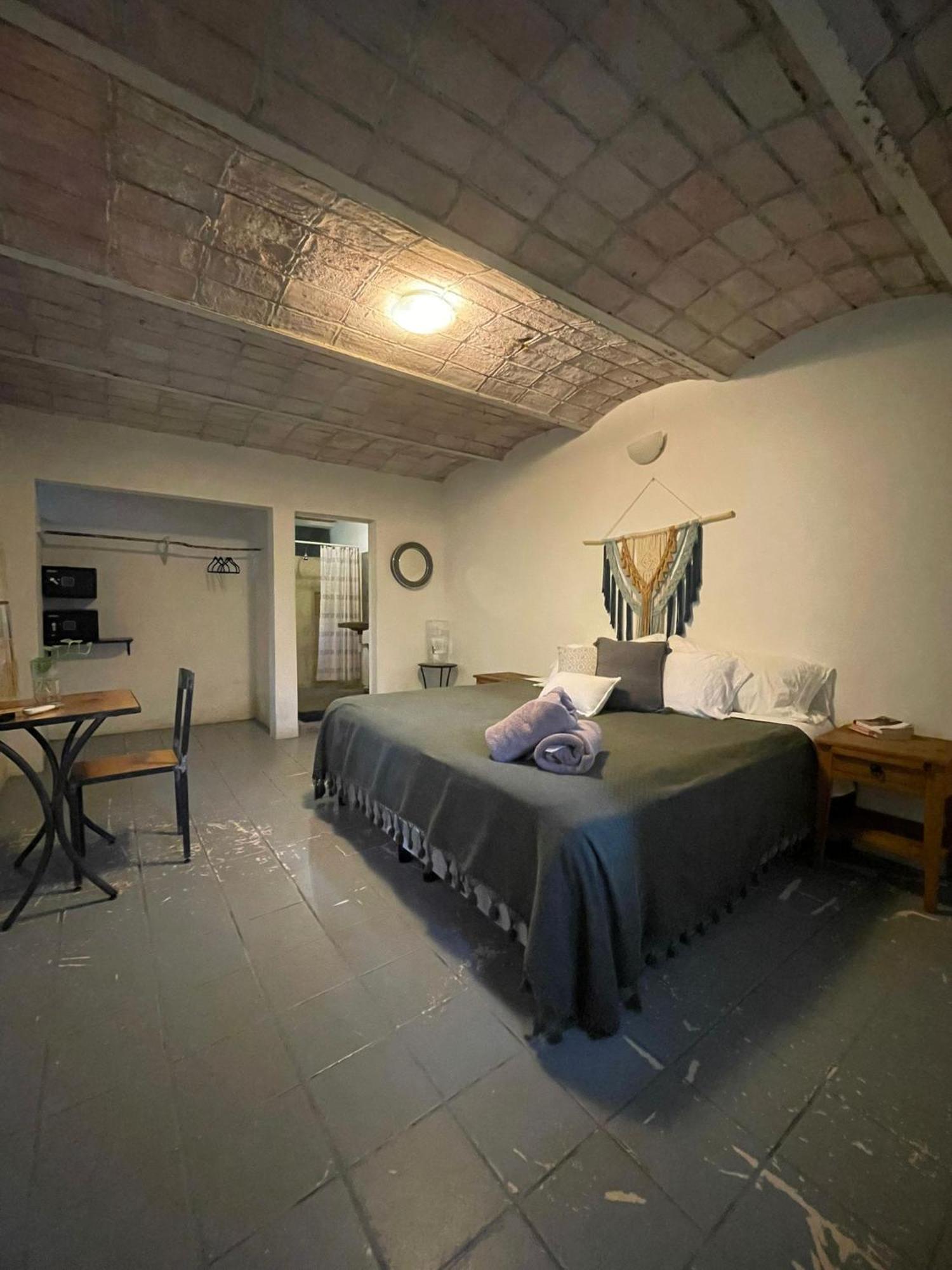 Akoma Hotel *