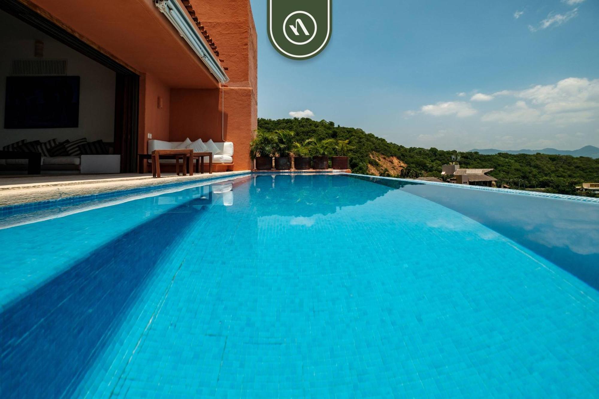 4 Bedroom Penthouse - Breathtaking Views - Private Pool *