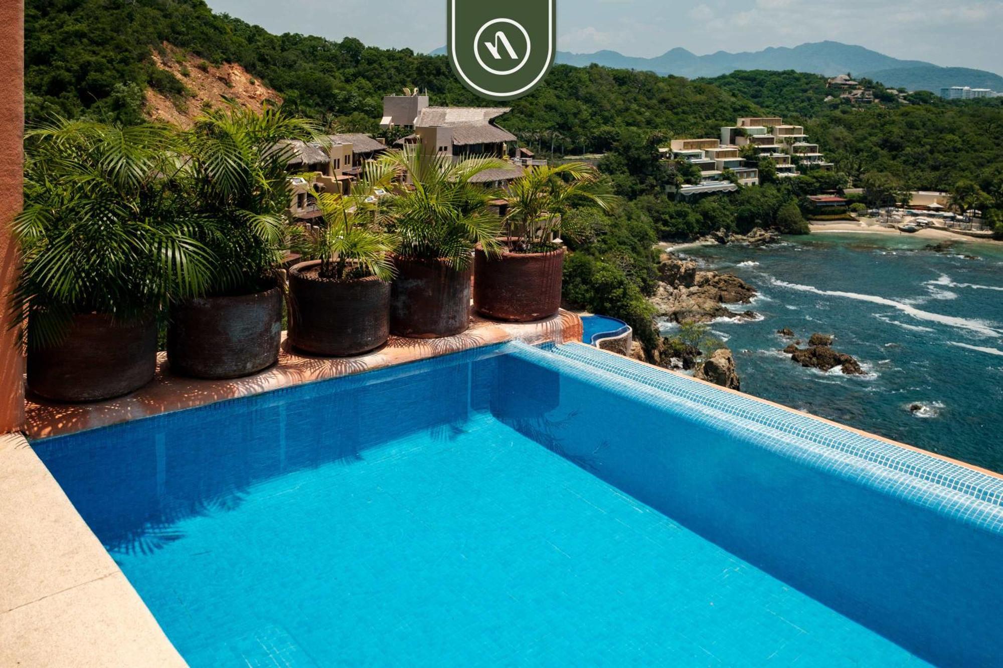4 Bedroom Penthouse - Breathtaking Views - Private Pool Zihuatanejo