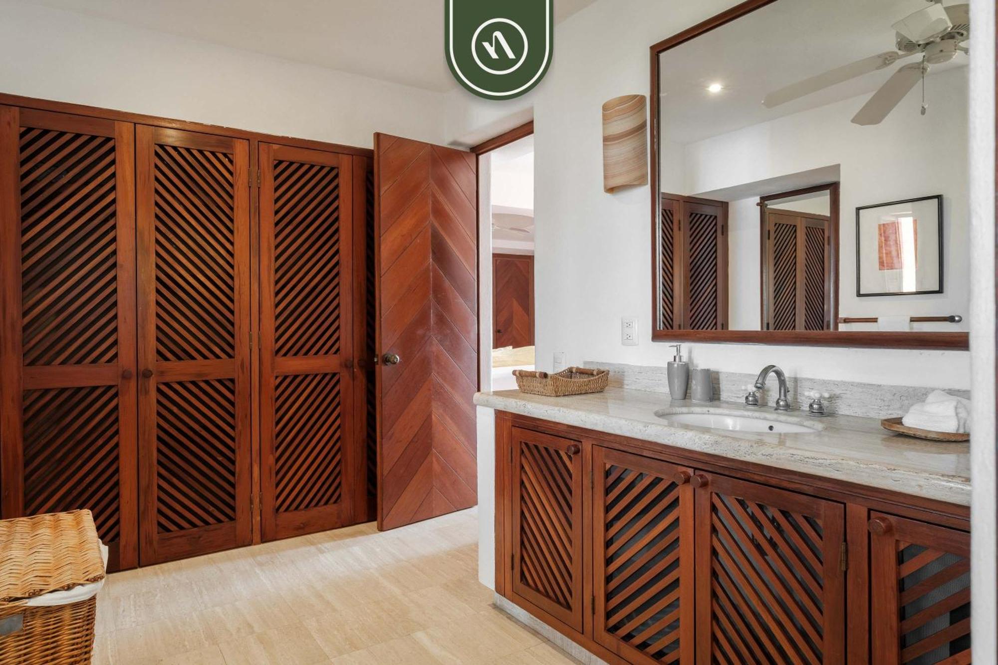 4 Bedroom Penthouse - Breathtaking Views - Private Pool Holiday home Zihuatanejo