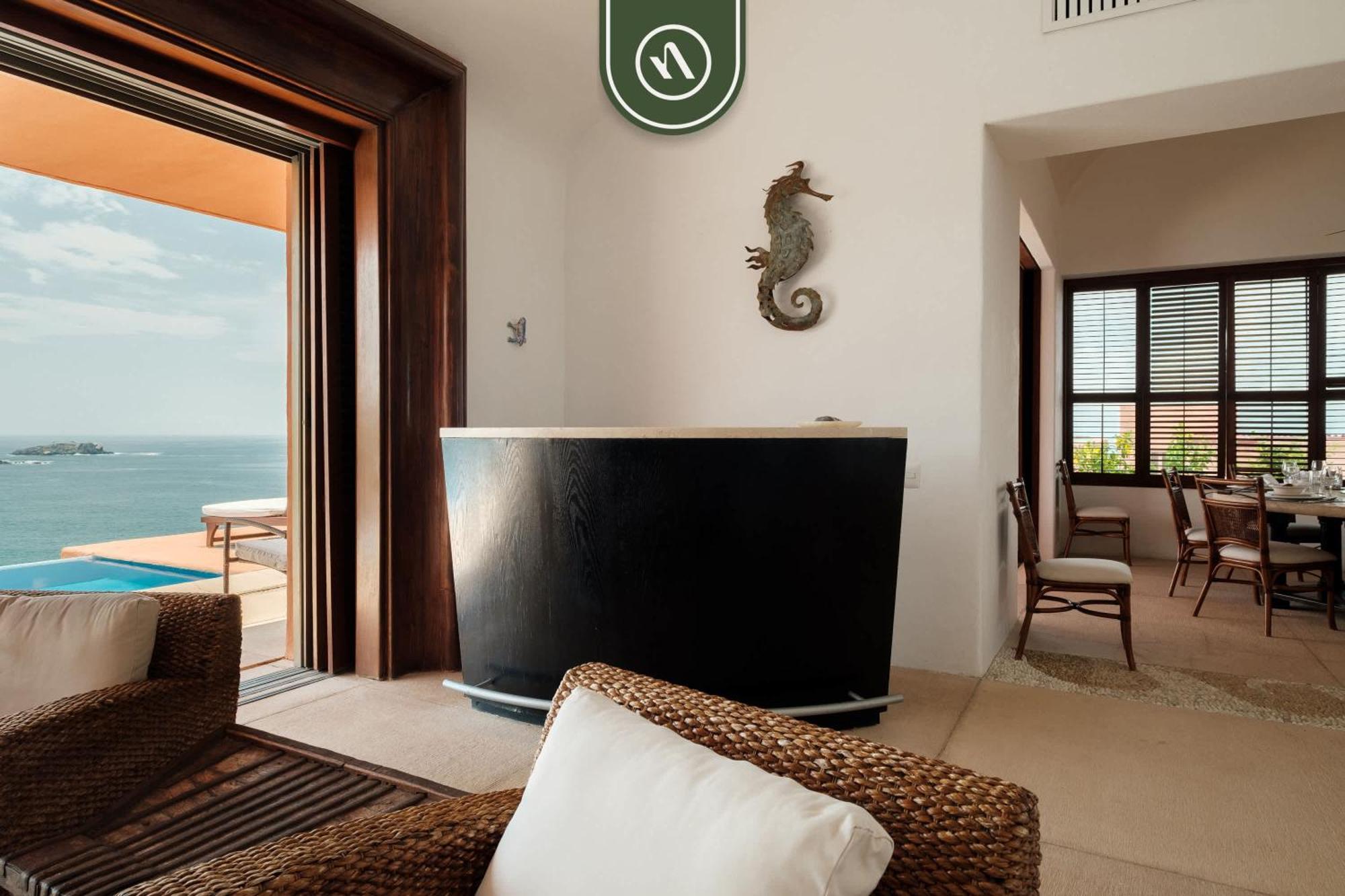 4 Bedroom Penthouse - Breathtaking Views - Private Pool * Zihuatanejo