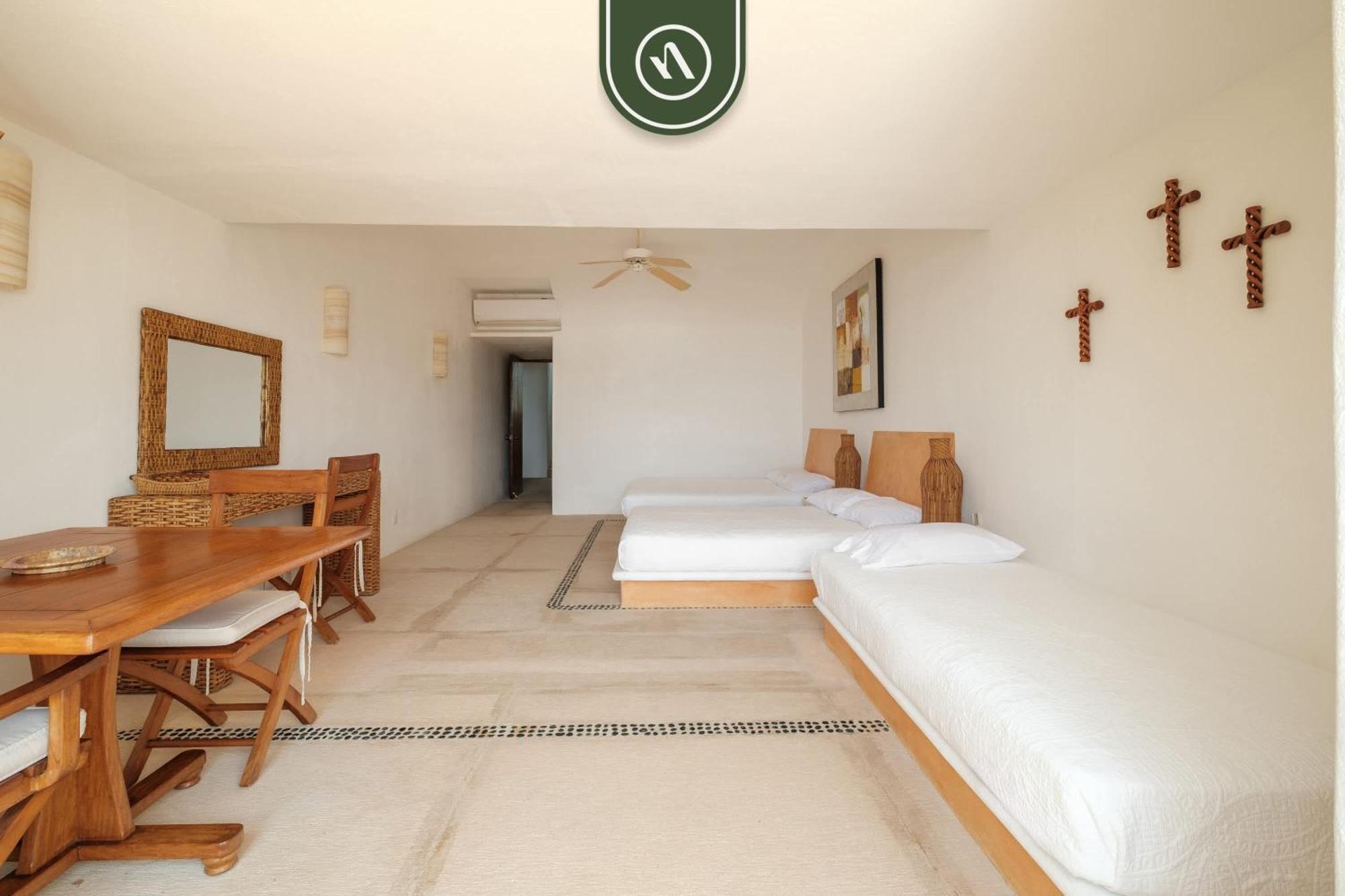 4 Bedroom Penthouse - Breathtaking Views - Private Pool Holiday home *