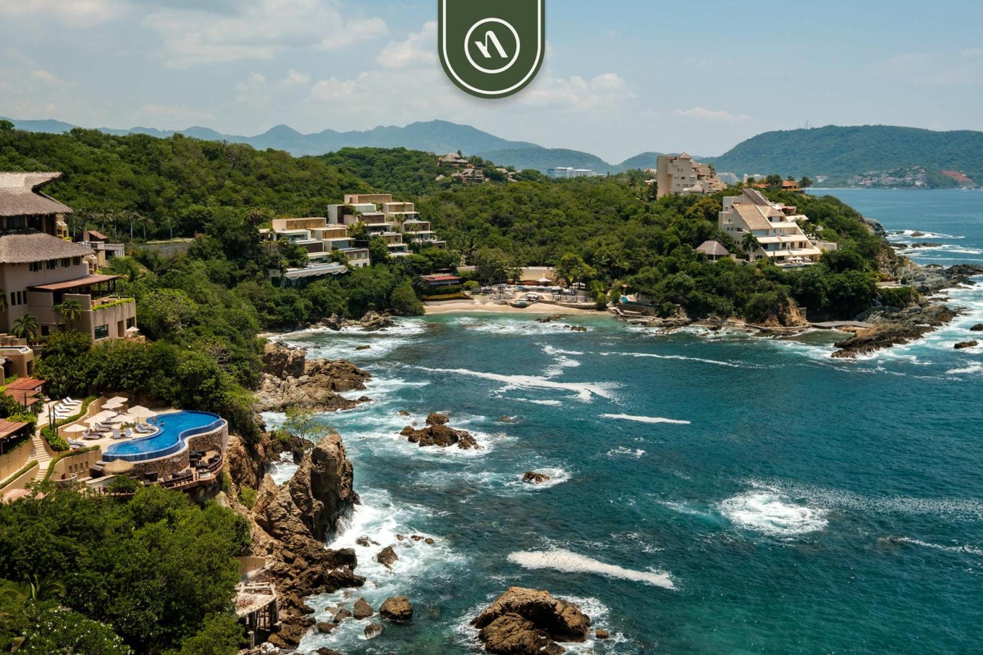4 Bedroom Penthouse - Breathtaking Views - Private Pool Holiday home Zihuatanejo