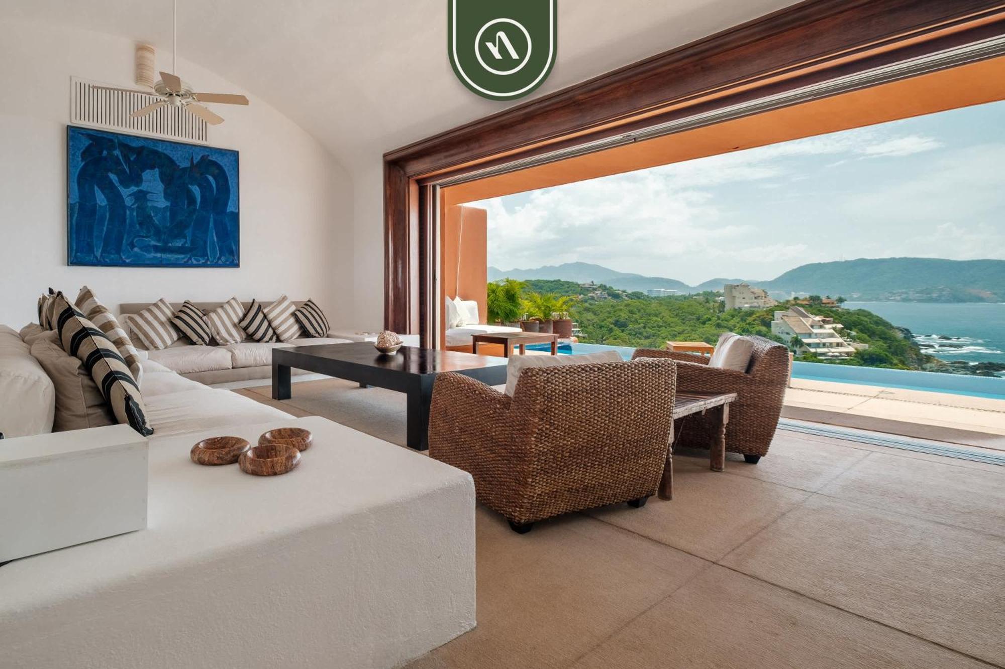 4 Bedroom Penthouse - Breathtaking Views - Private Pool Holiday home *