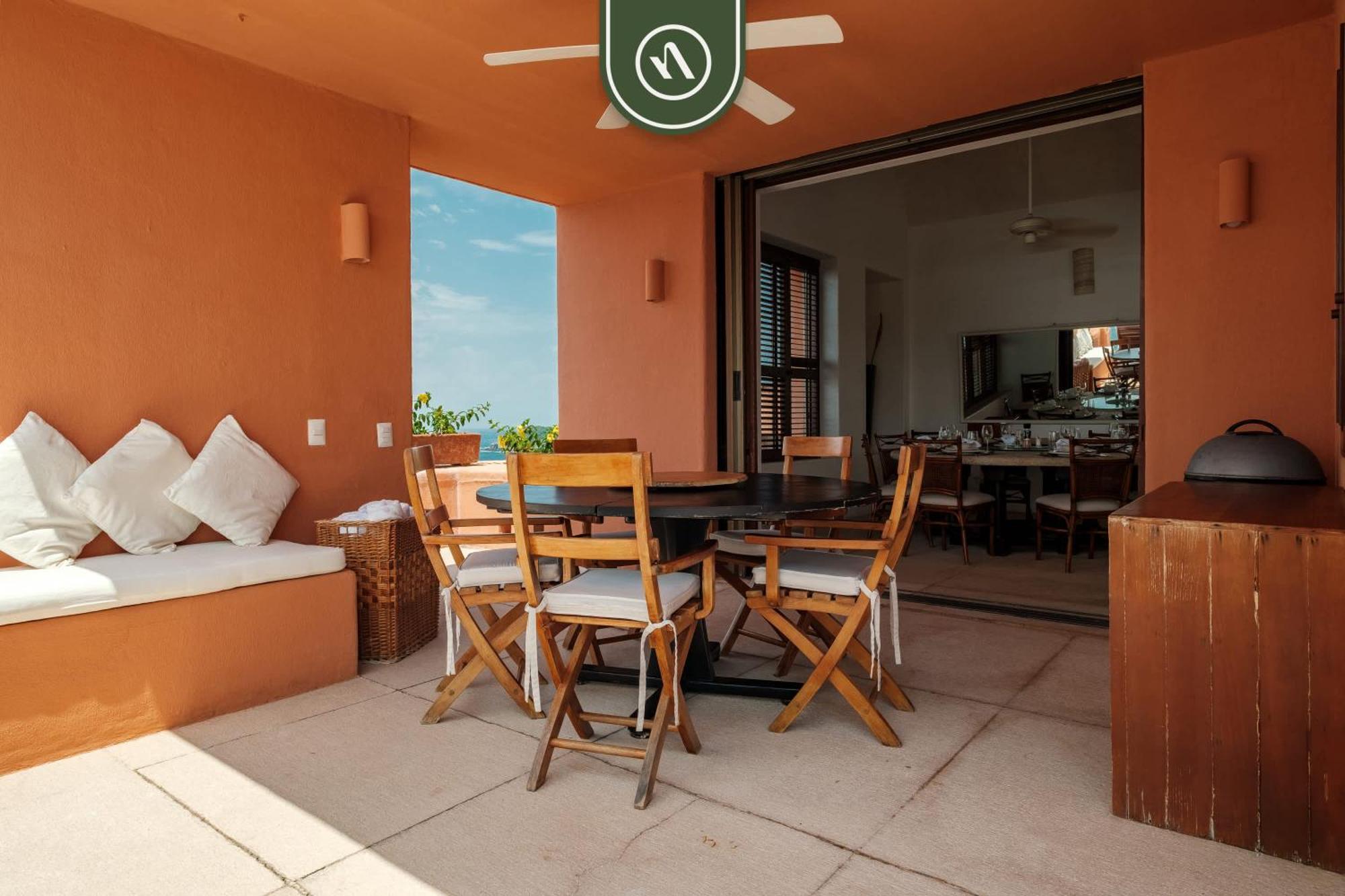 4 Bedroom Penthouse - Breathtaking Views - Private Pool * Zihuatanejo