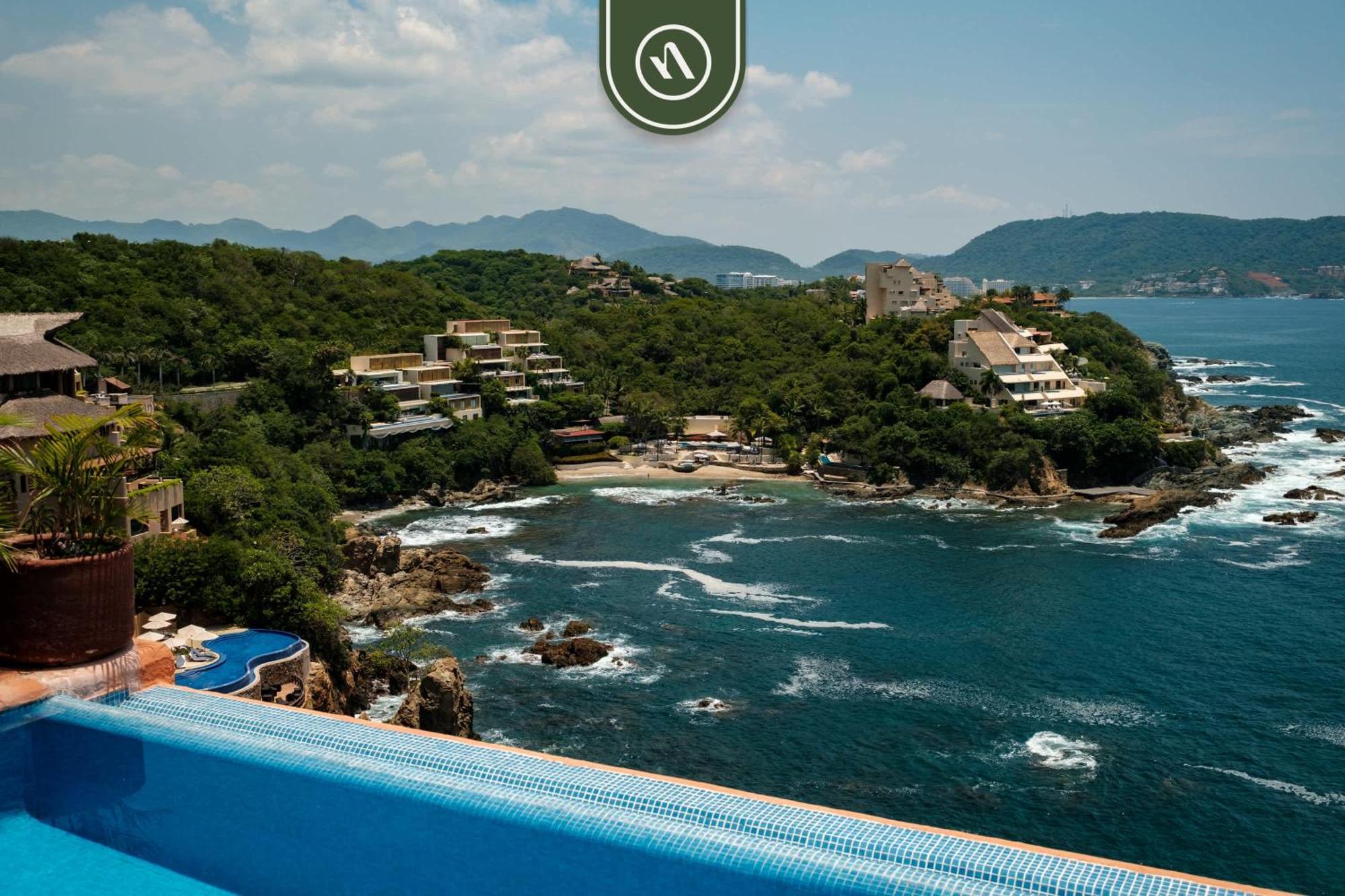 4 Bedroom Penthouse - Breathtaking Views - Private Pool Holiday home Zihuatanejo