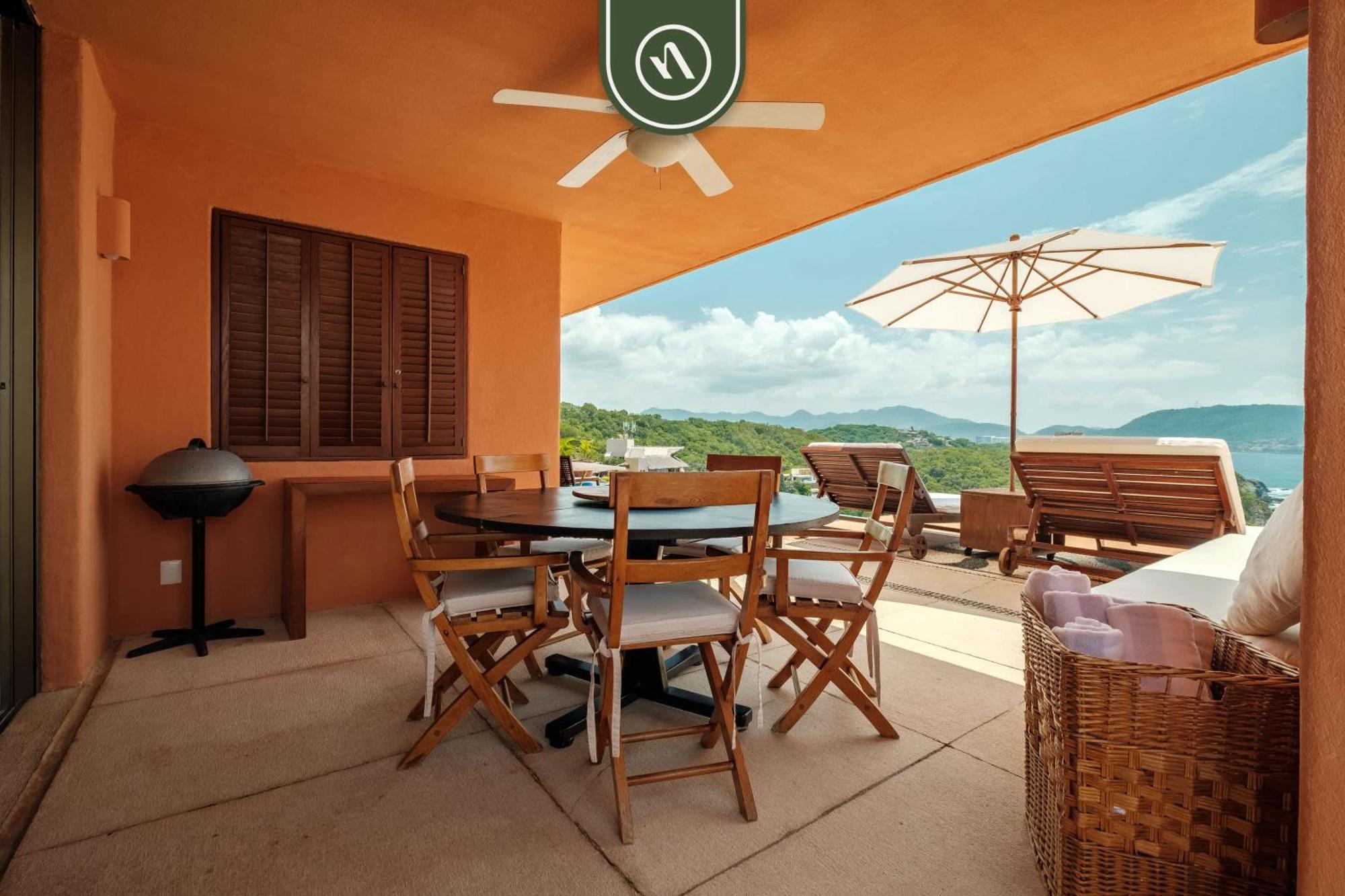 Holiday home 4 Bedroom Penthouse - Breathtaking Views - Private Pool Zihuatanejo