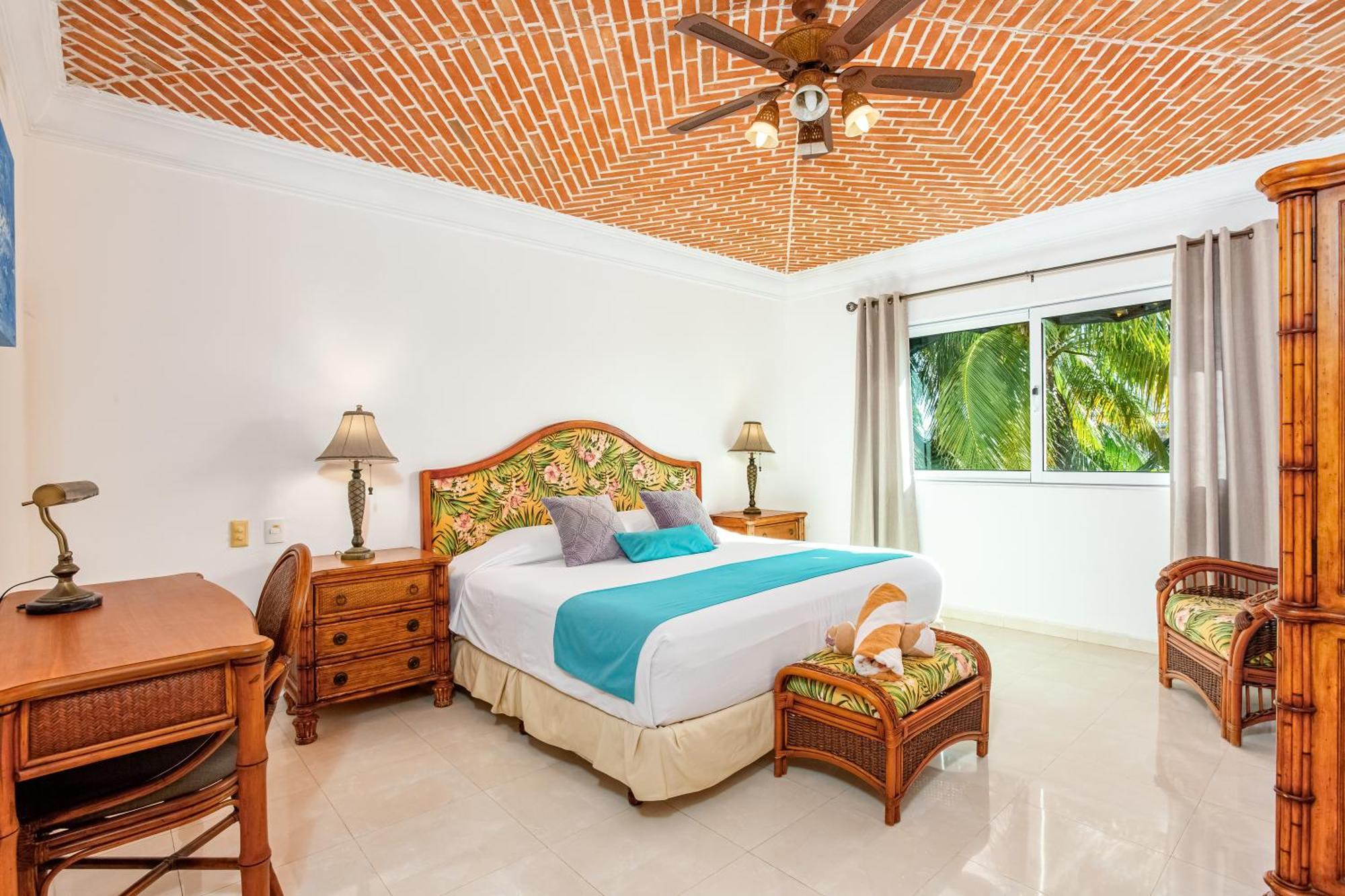Aventuras Club Aparthotel 4*