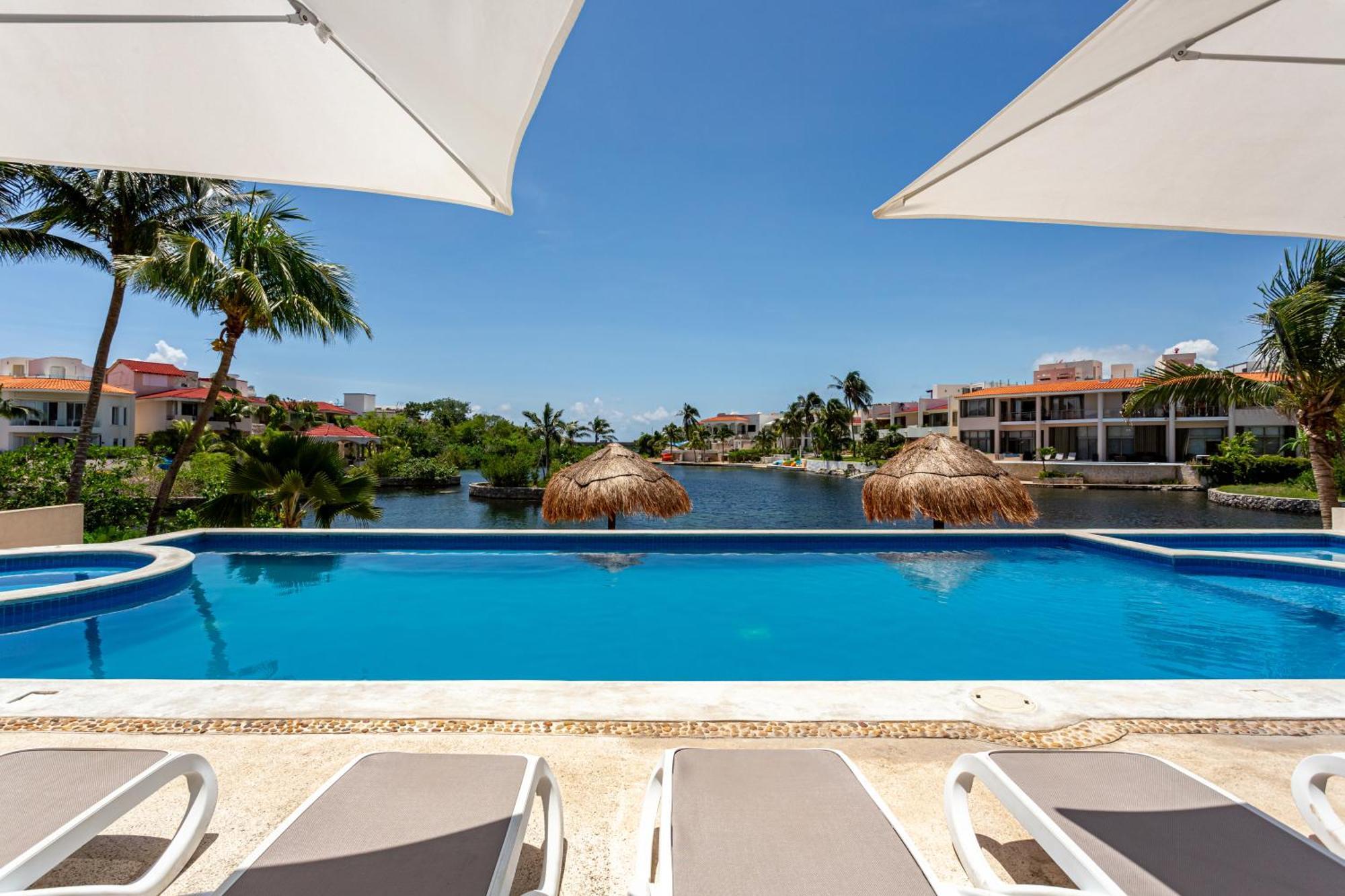 Aventuras Club Aparthotel 4*