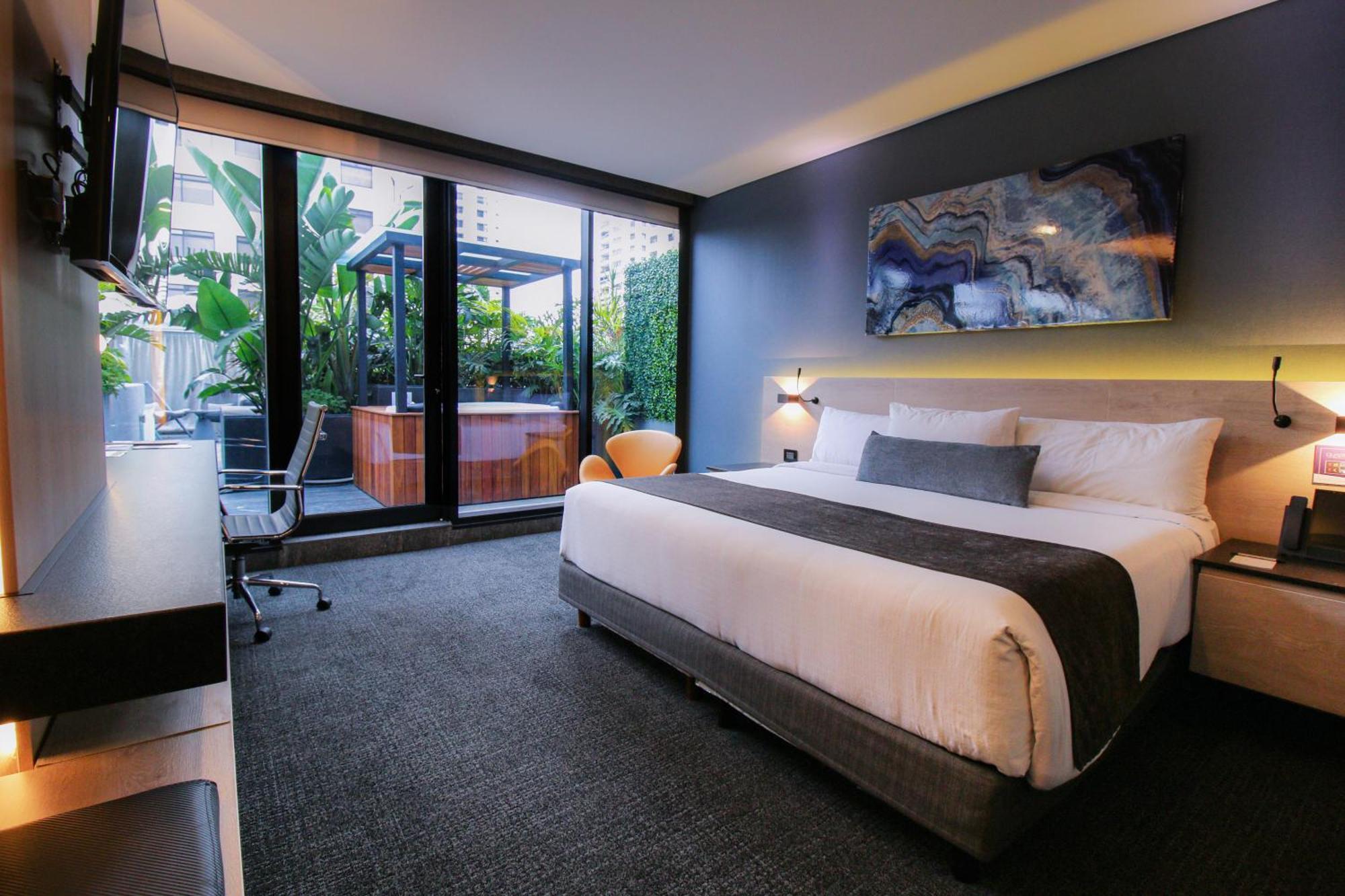 Quartz & Hotel