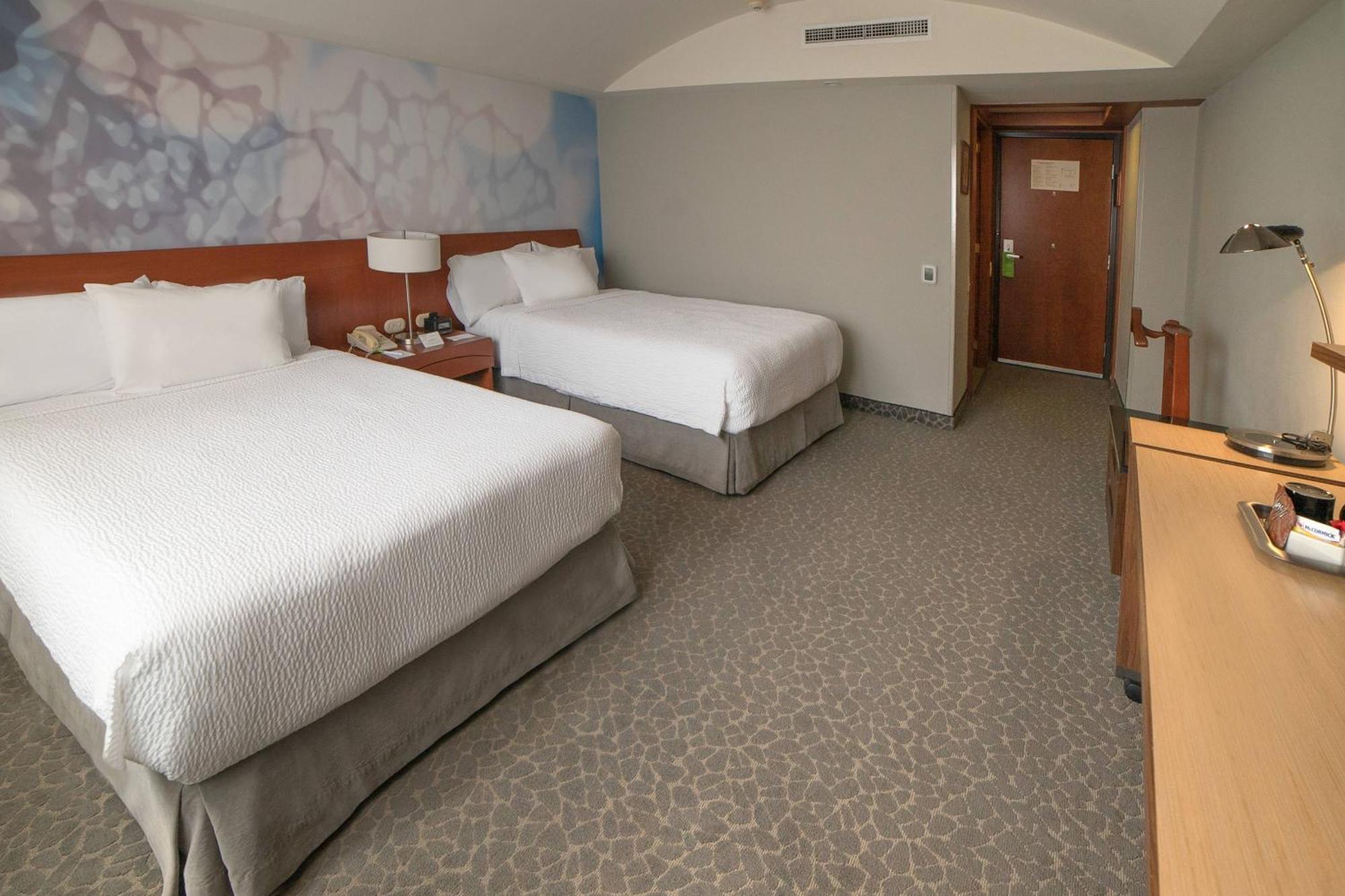 Hotel Courtyard By Marriott Revolucion
