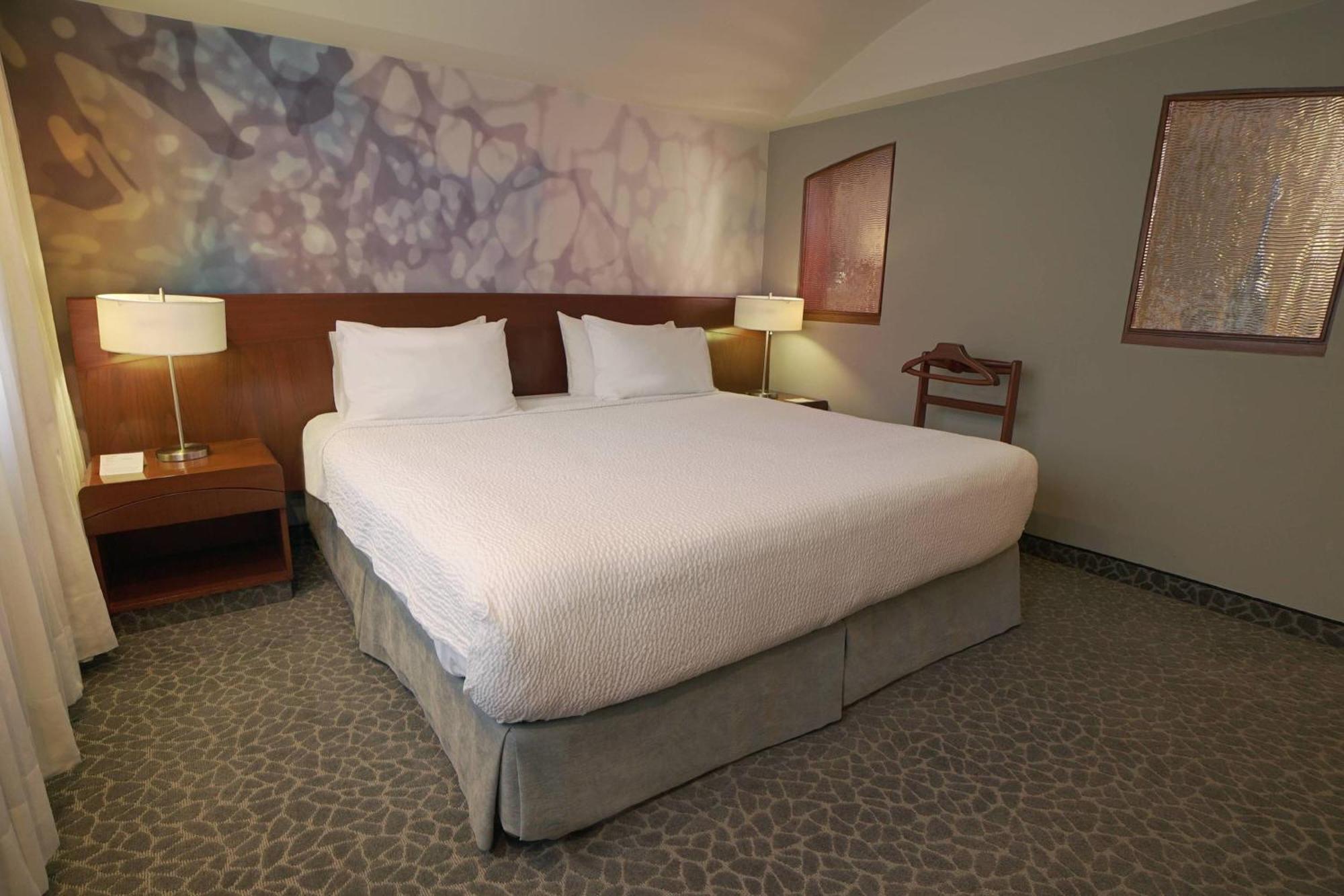 Courtyard By Marriott Revolucion