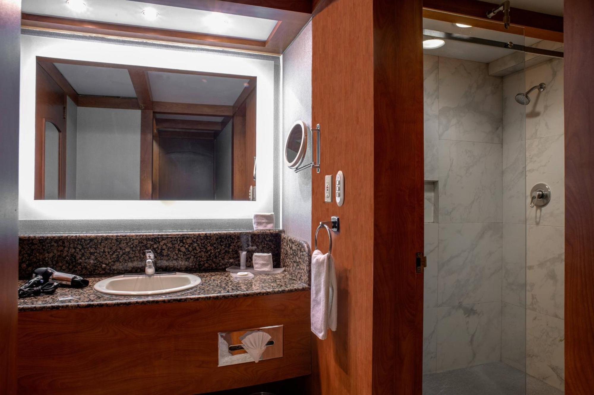 Hotel Courtyard By Marriott Revolucion 4*