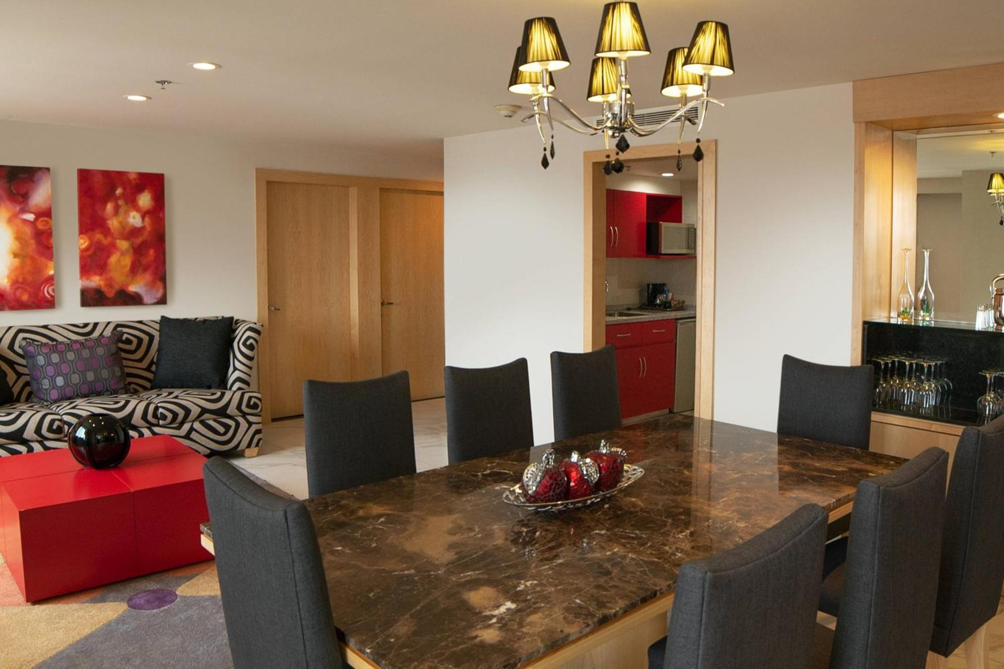 Hotel Courtyard By Marriott Revolucion 4*