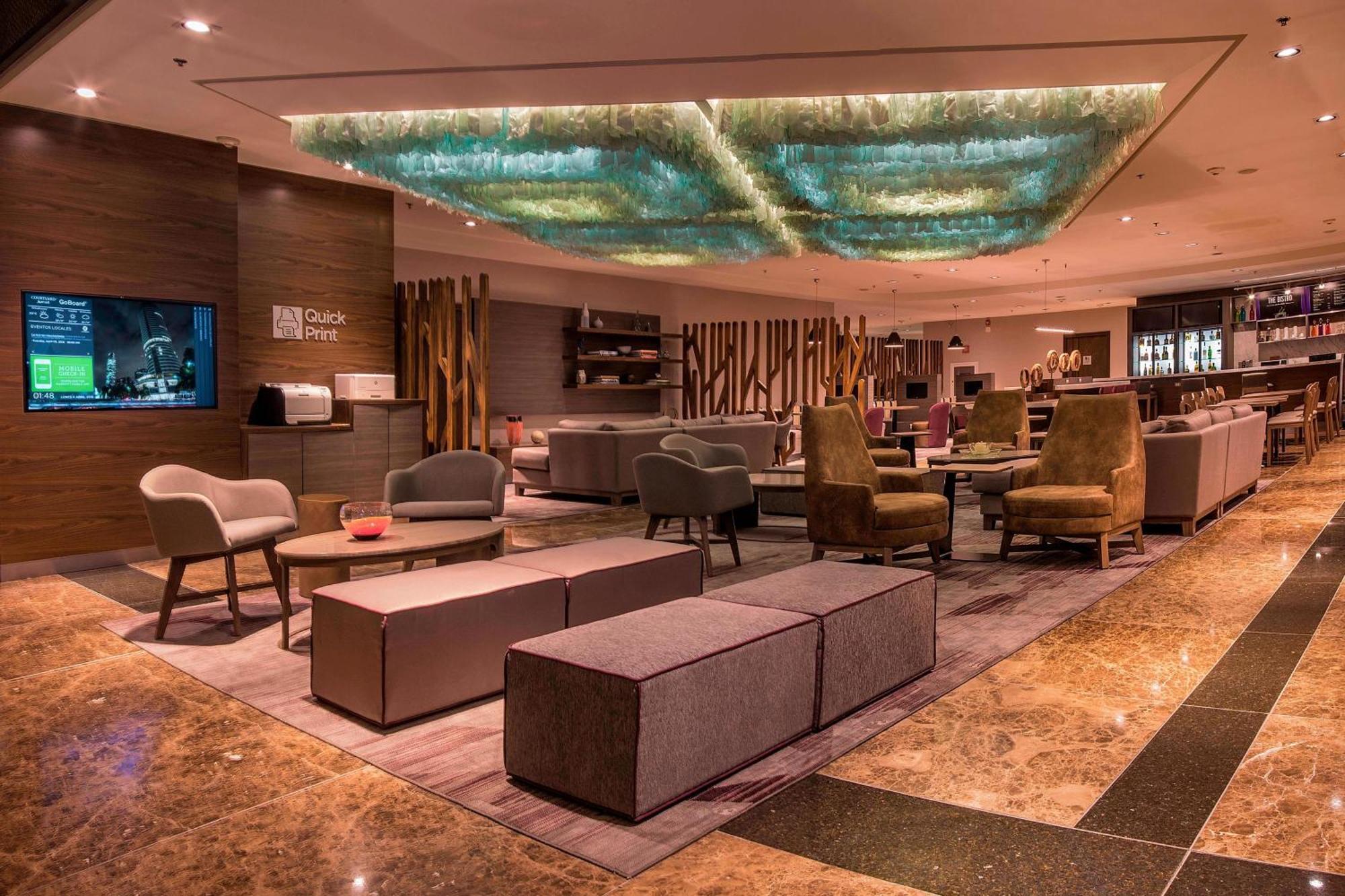 Hotel Courtyard By Marriott Revolucion 4*