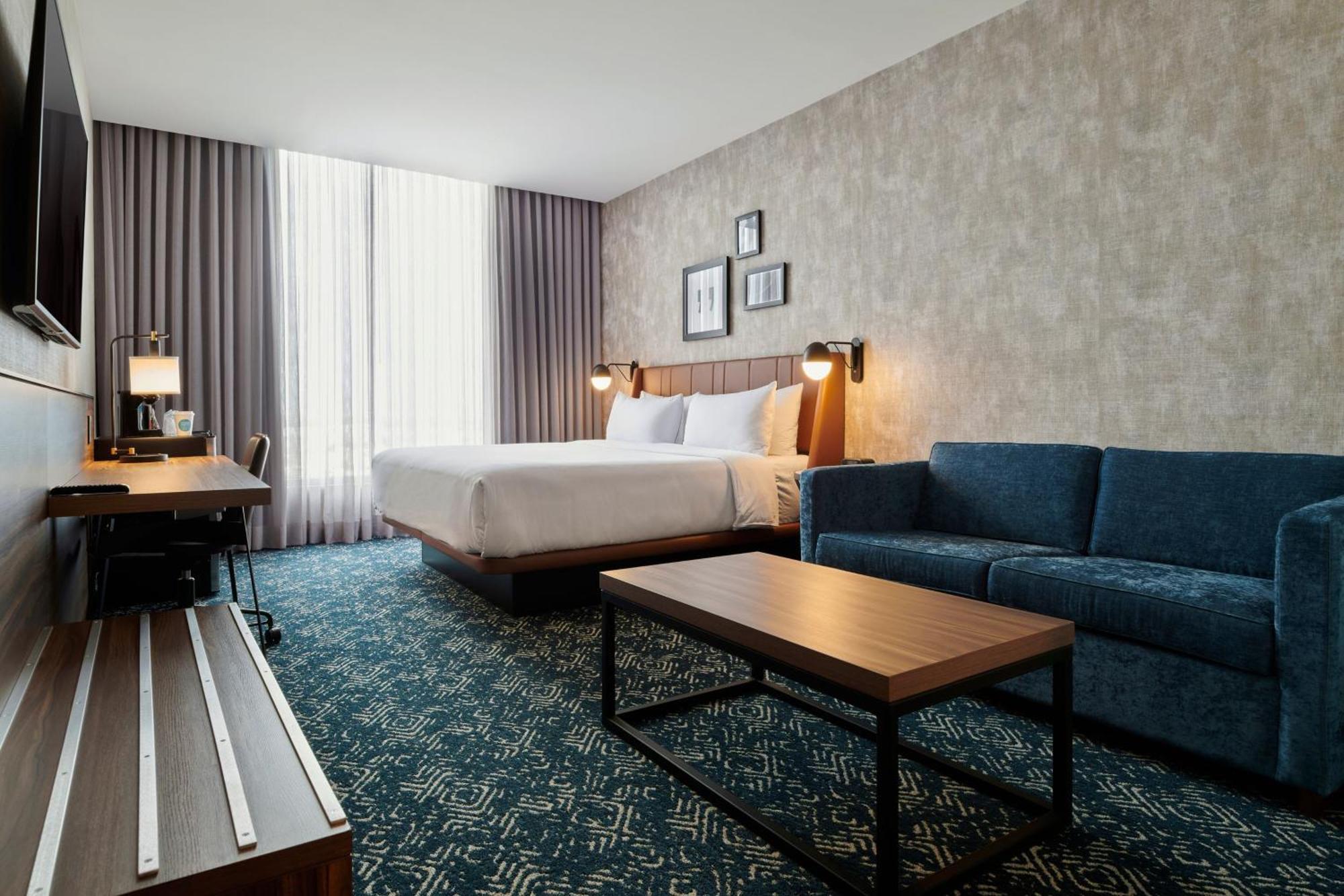 Four Points By Sheraton Uno 4*