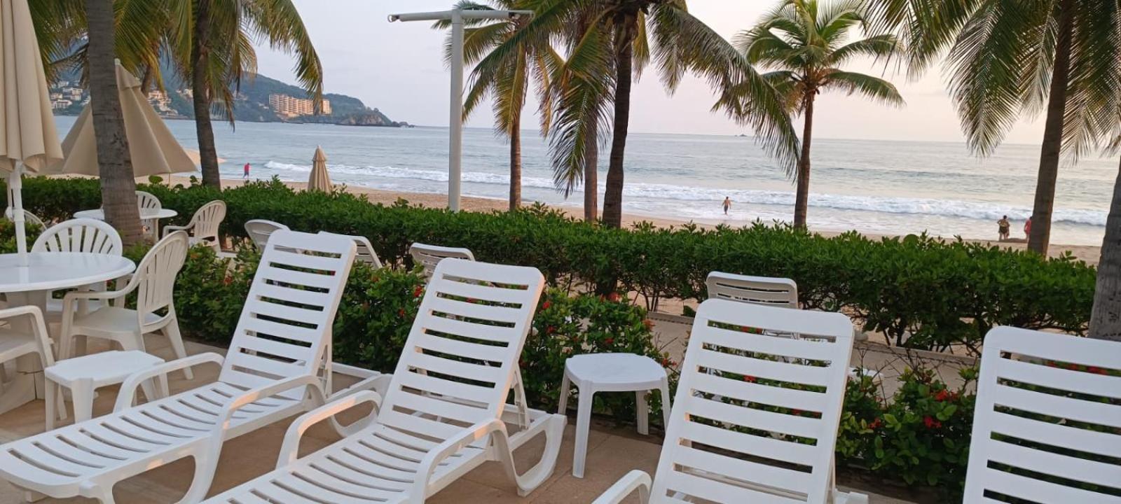 Renewed Beachfront 1br In Monarca Ixtapa