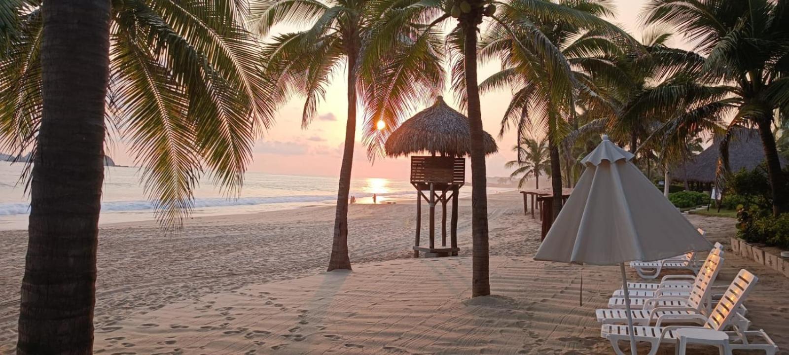 Renewed Beachfront 1br In Monarca Ixtapa Apartment *