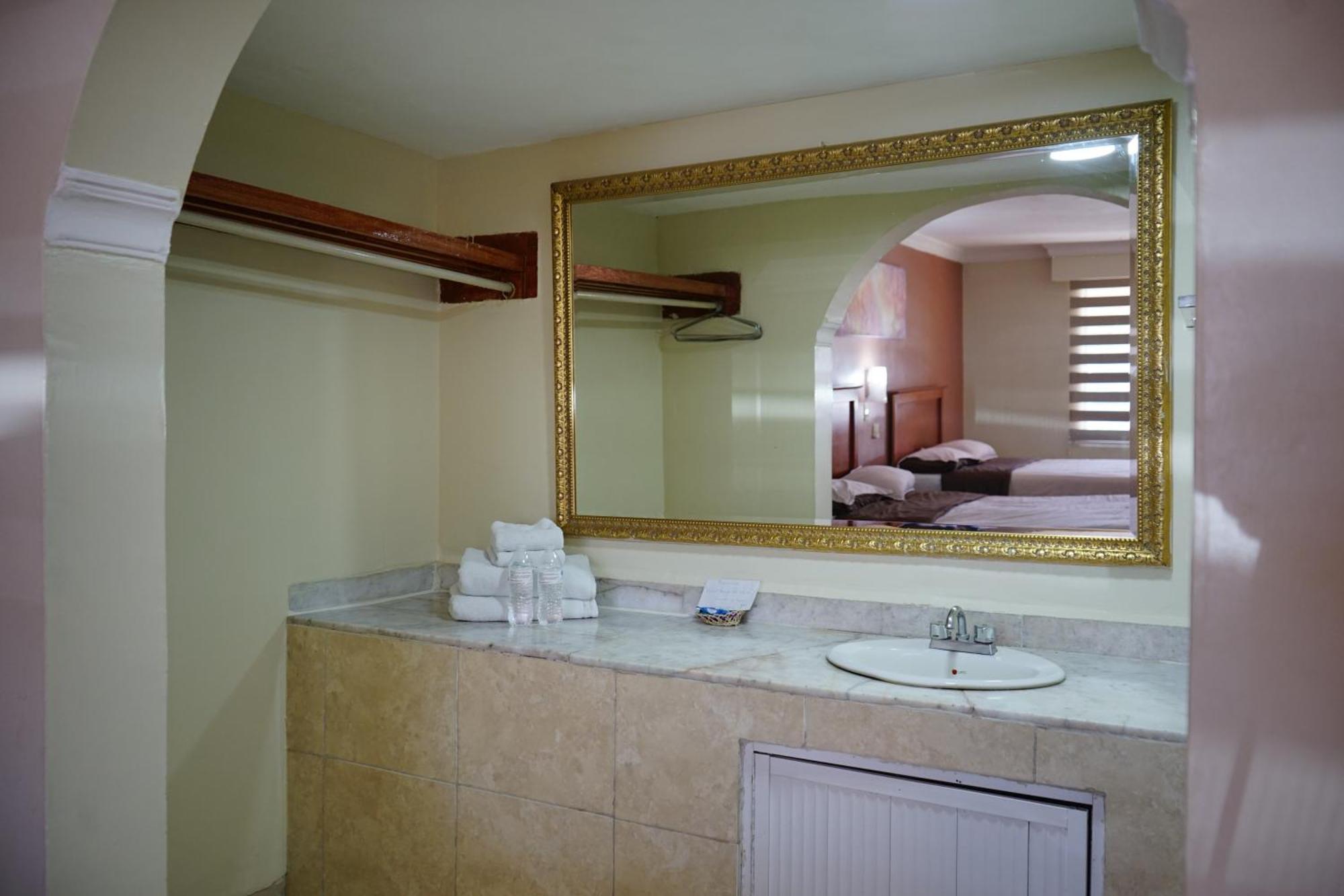Del Sol Hotel 4*