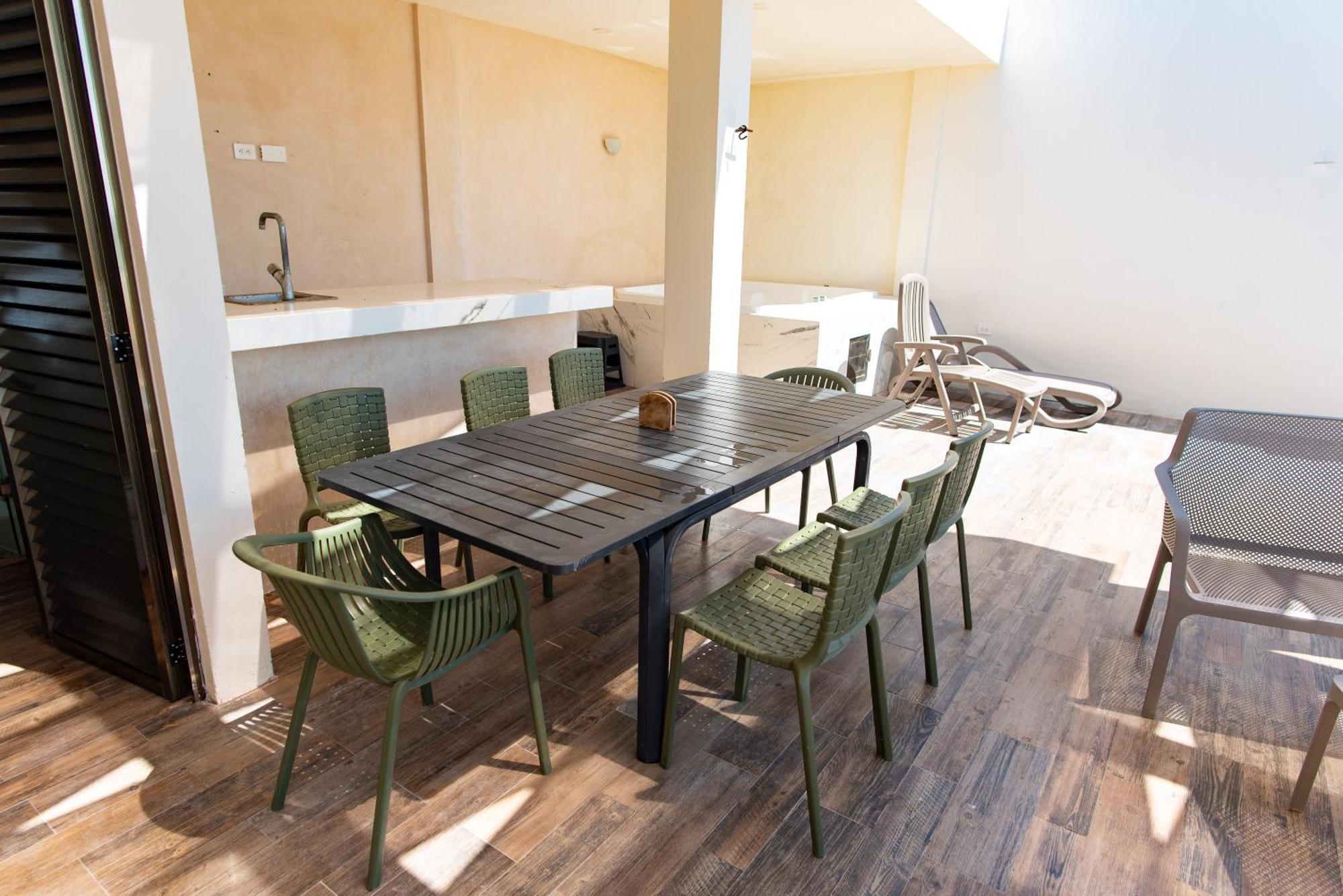 Fantastic Beachfront Penthouse For 10 Guests
