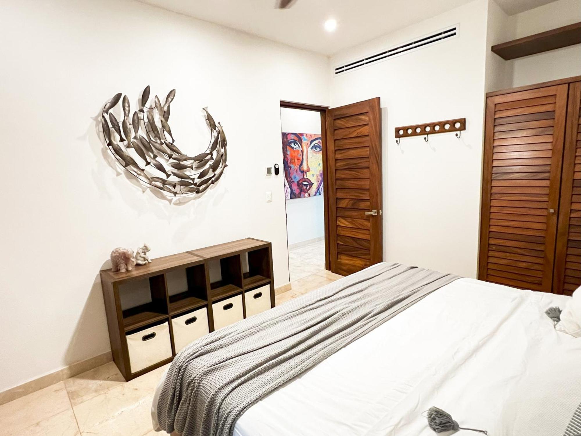 Ground Floor Paradise With Marina View And Pool Paddleboard Included