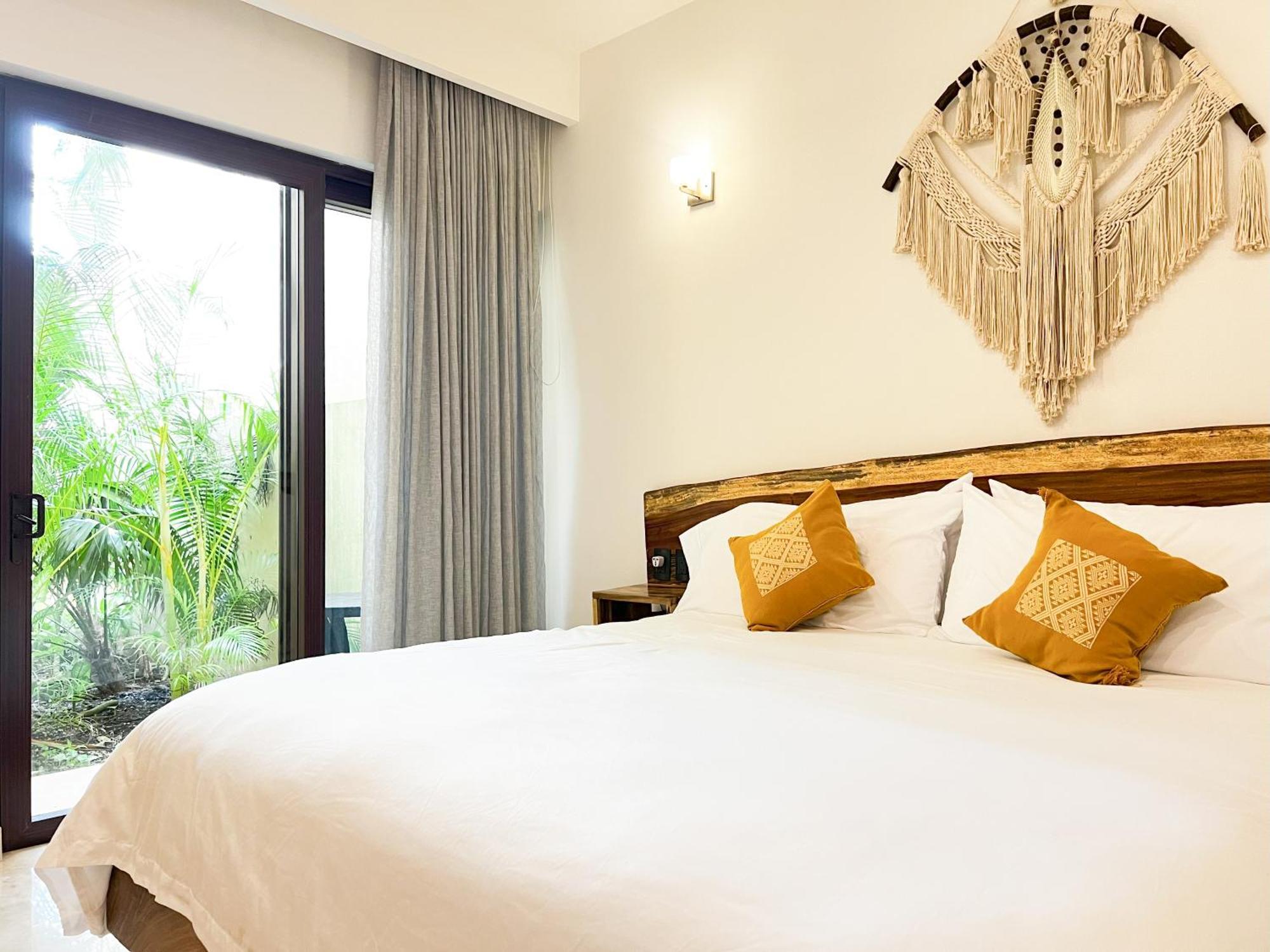 Ground Floor Paradise With Marina View And Pool Paddleboard Included *