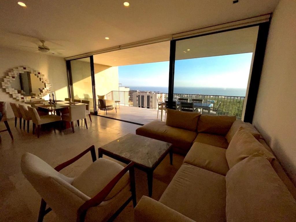 Exclusive Solaria Arch View Penthouse With Jacuzzi
