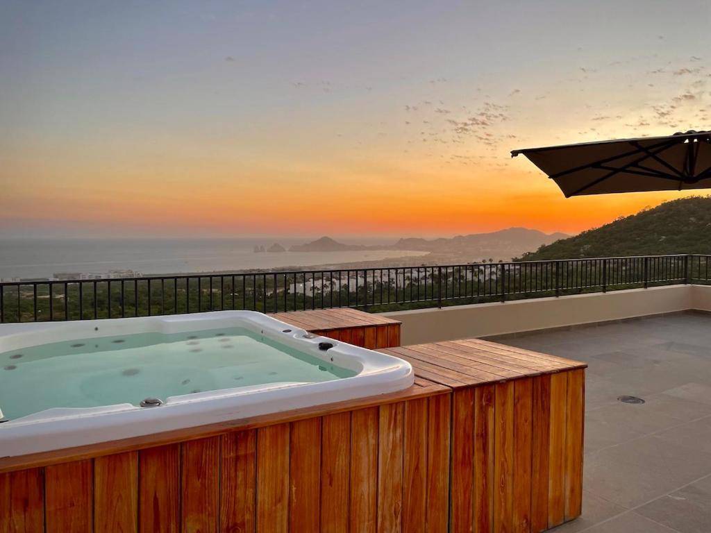 Apartment Exclusive Solaria Arch View Penthouse With Jacuzzi *