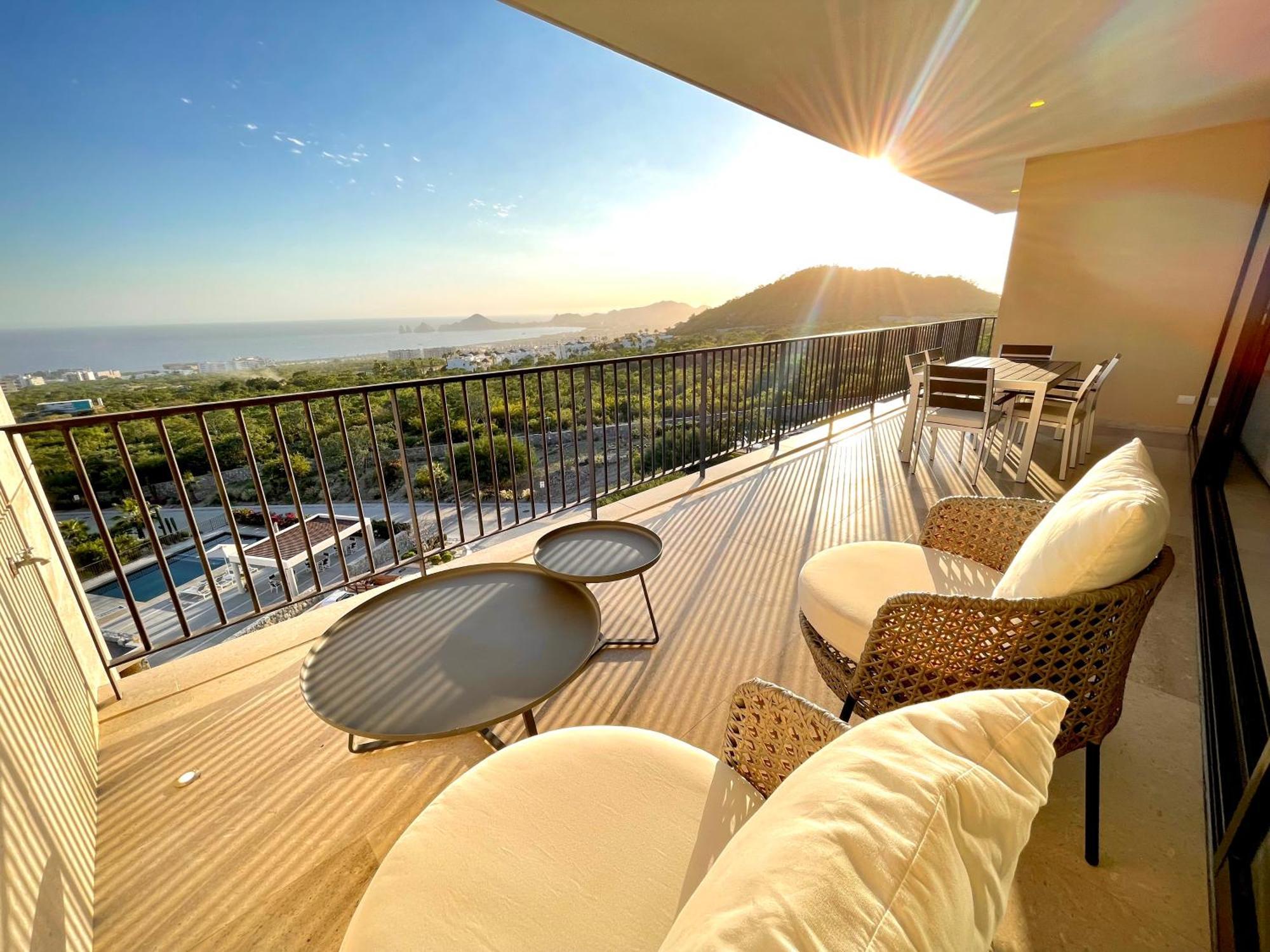 Apartment Exclusive Solaria Arch View Penthouse With Jacuzzi
