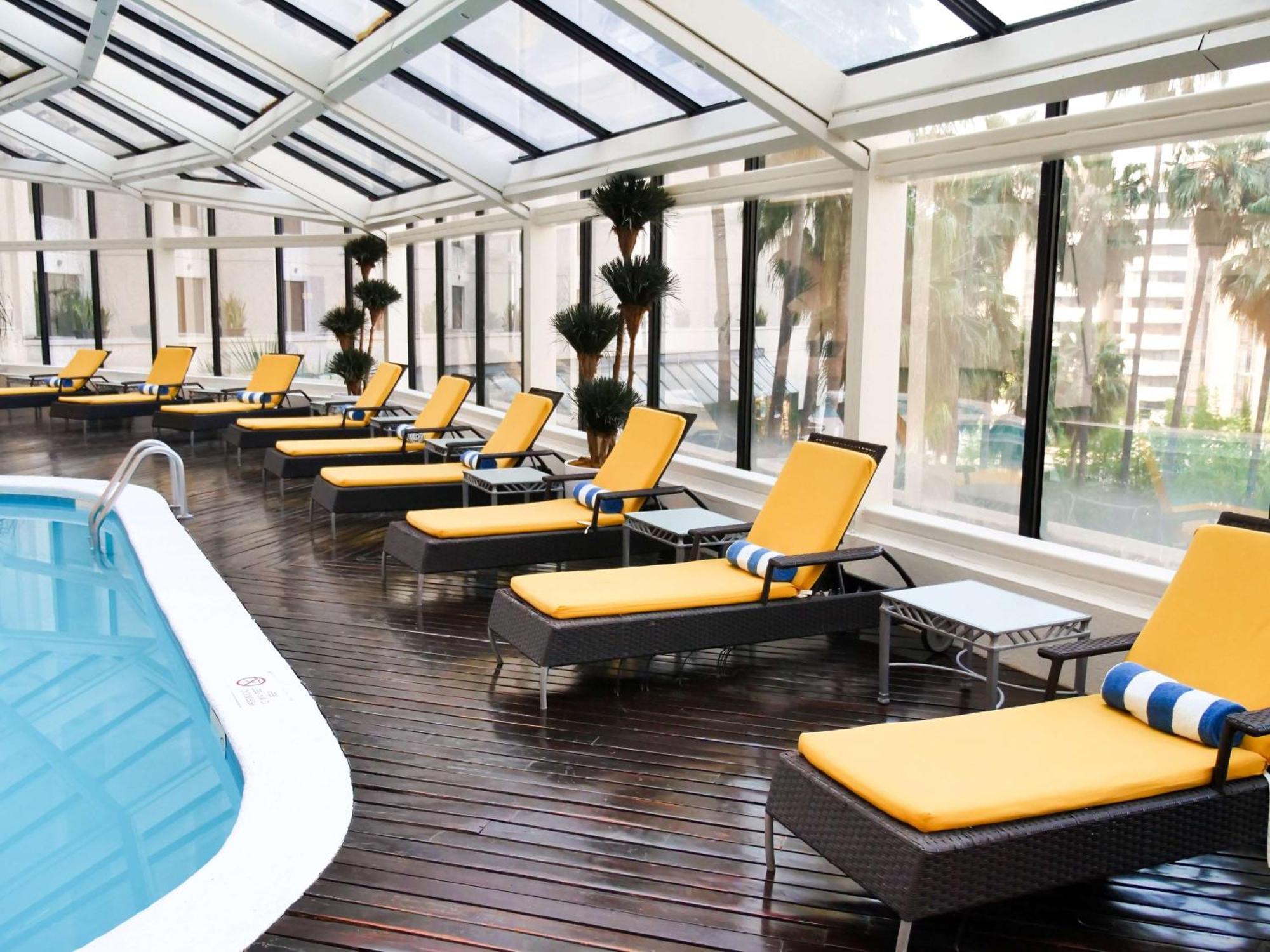 Ms Milenium Monterrey Curio Collection By Hilton Hotel