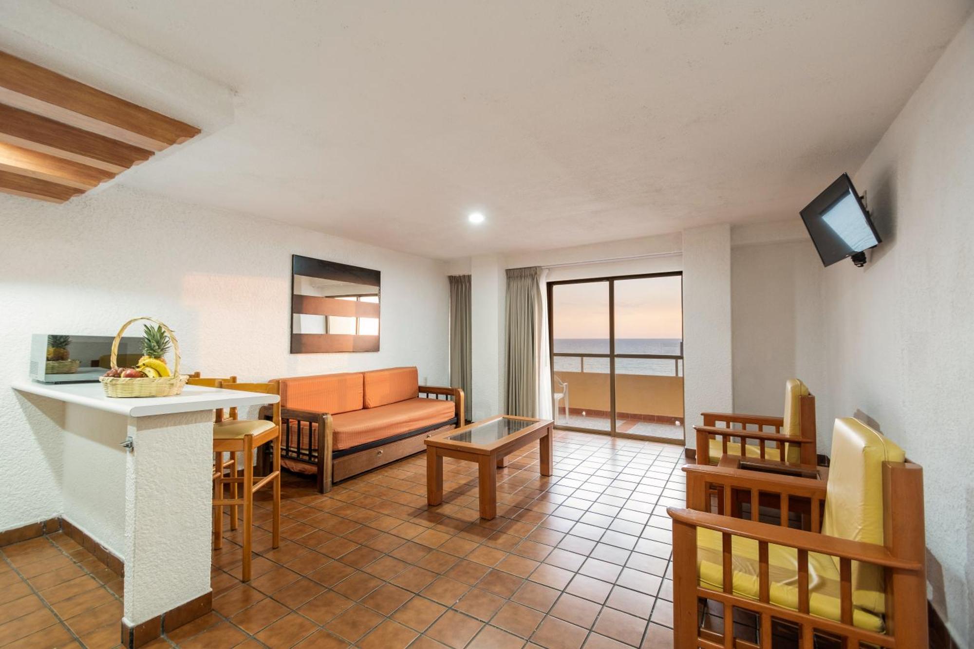 Costa De Oro Hotel