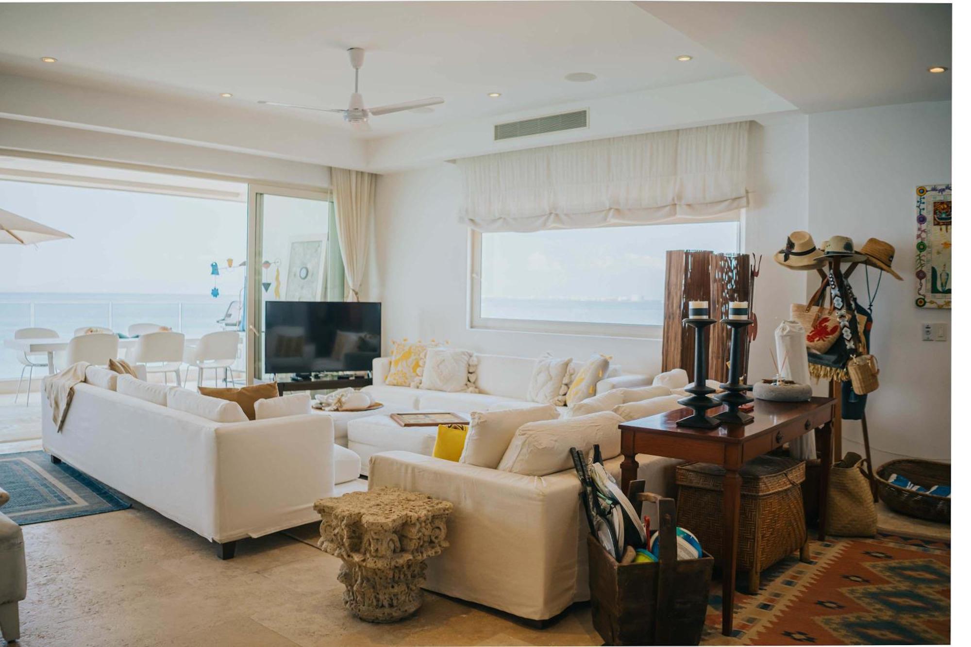 Full Floor Beachfront Luxury Apartment *