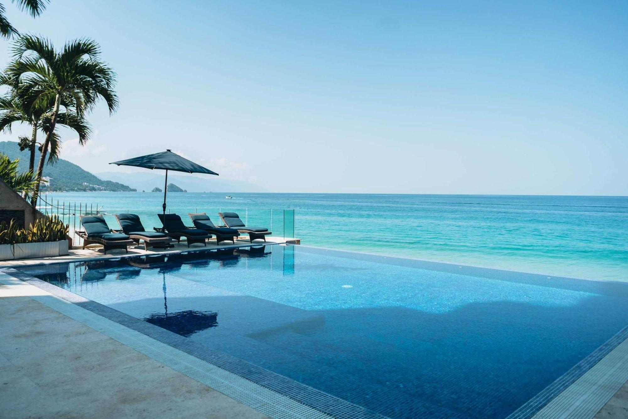 Apartment Full Floor Beachfront Luxury Puerto Vallarta