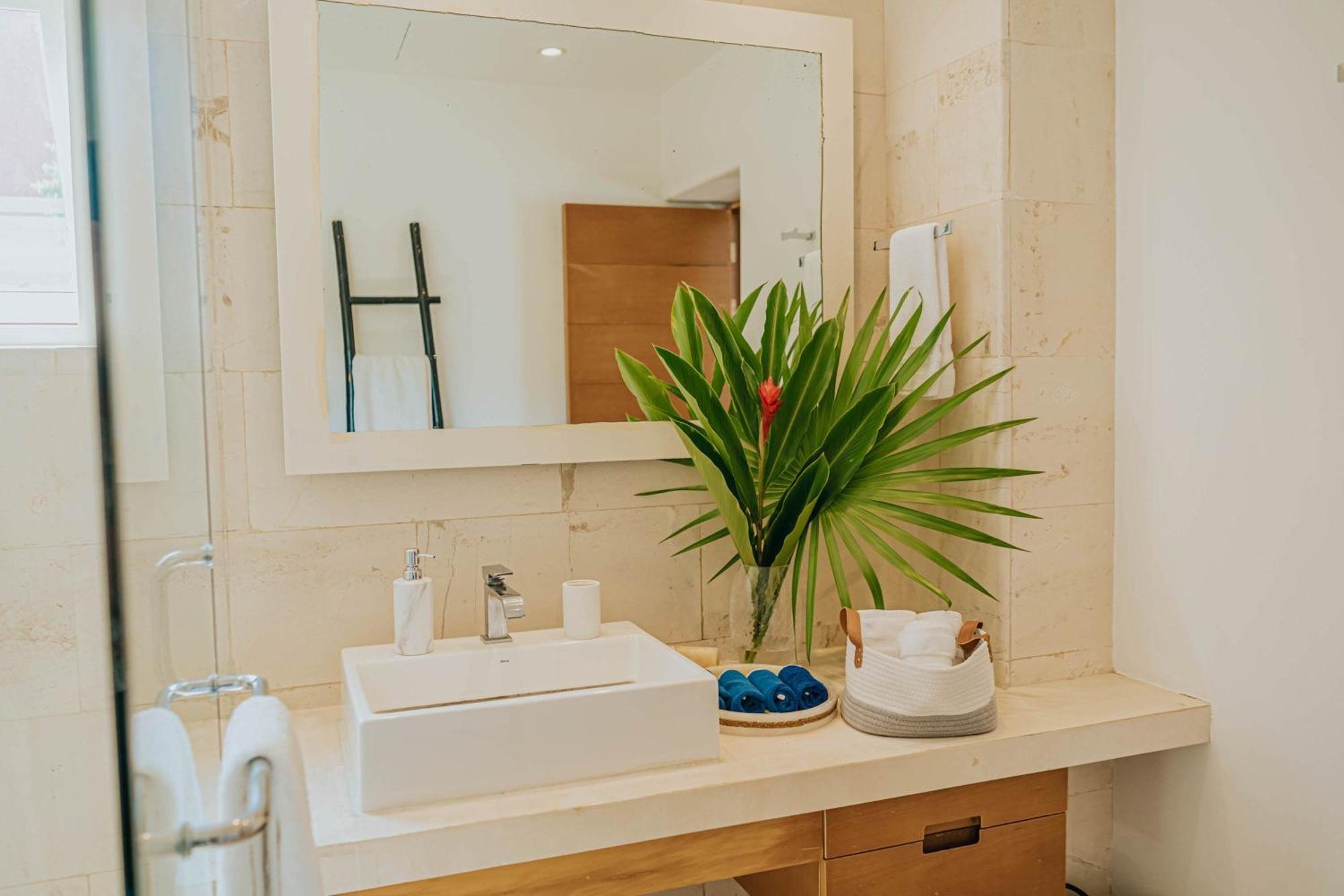 Full Floor Beachfront Luxury Apartment *