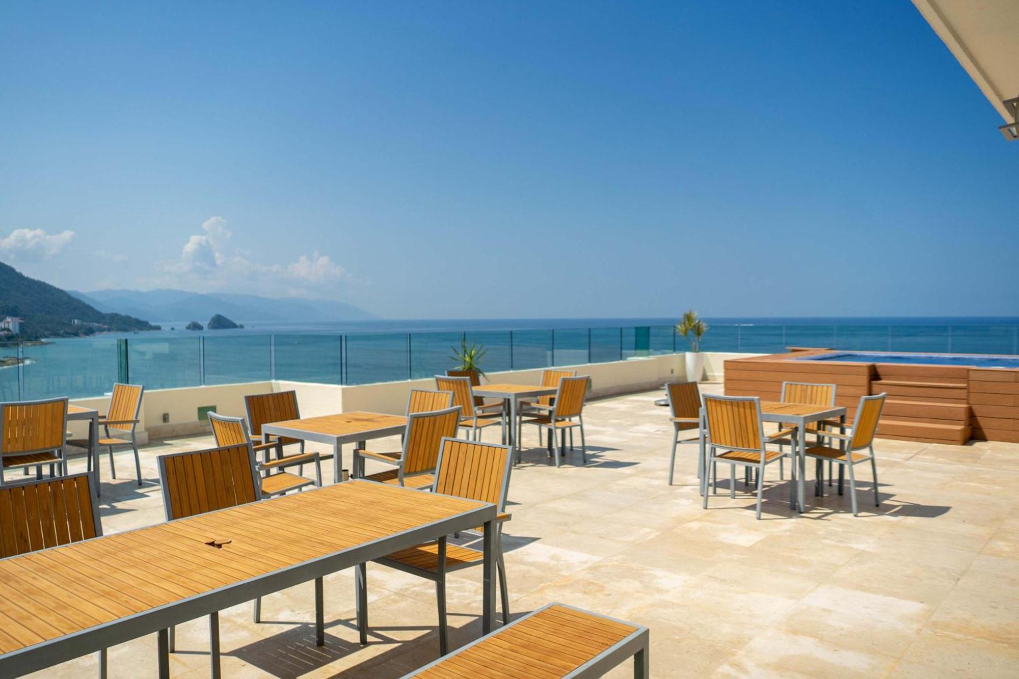 Apartment Full Floor Beachfront Luxury