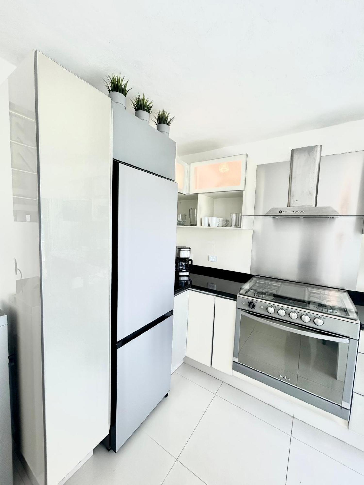 Ocean View Three Bedroom, Three Story Penthouse By The Aparthotel