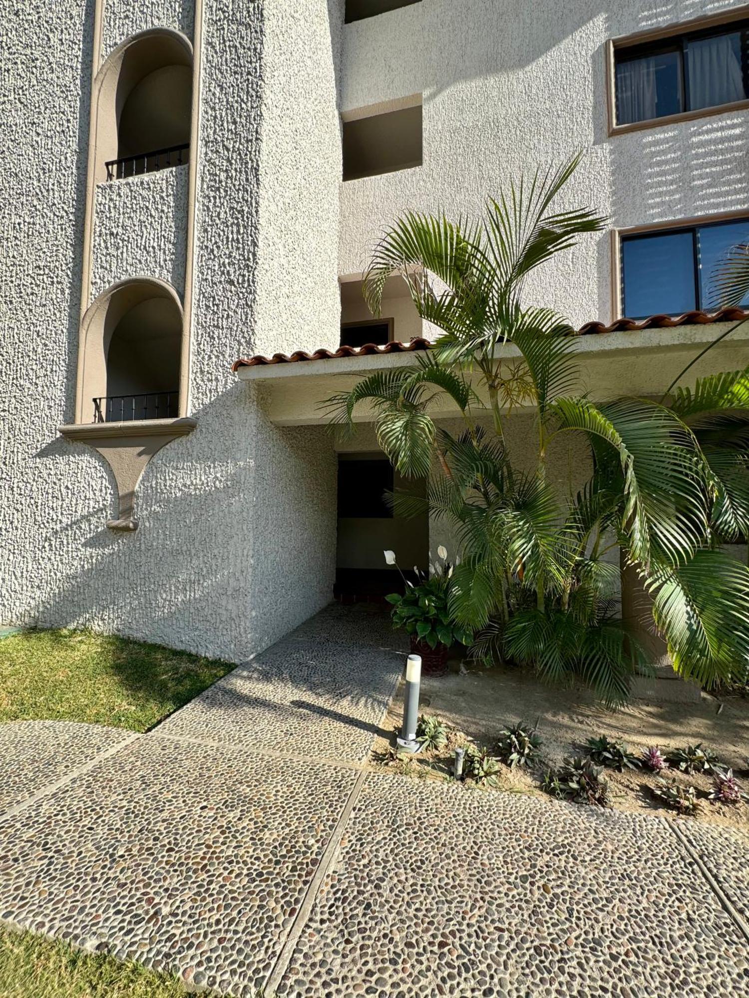 Apartment Front Beautiful One Bedroom *