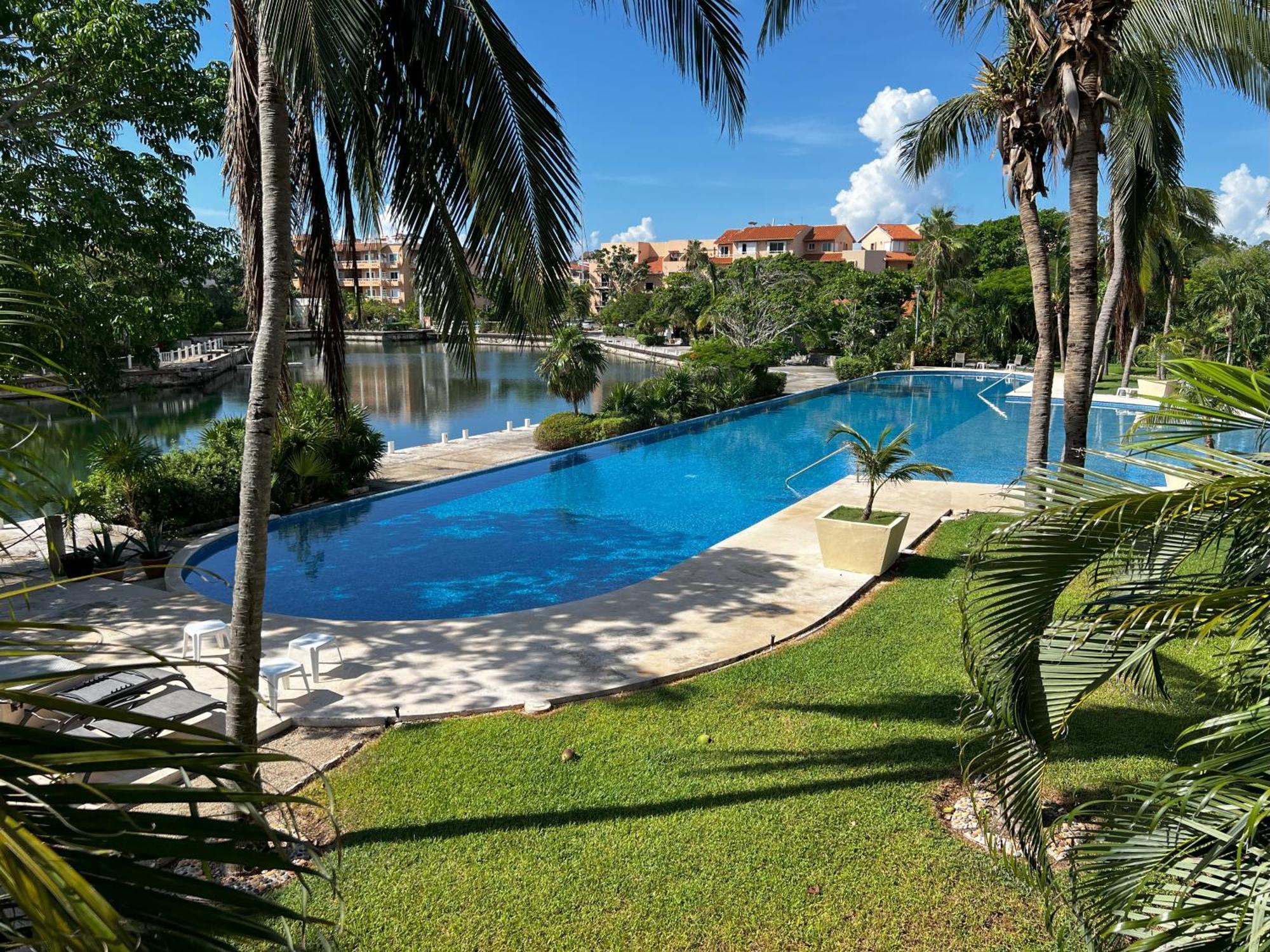 Apartment High-end Waterfront At Secrets Waters