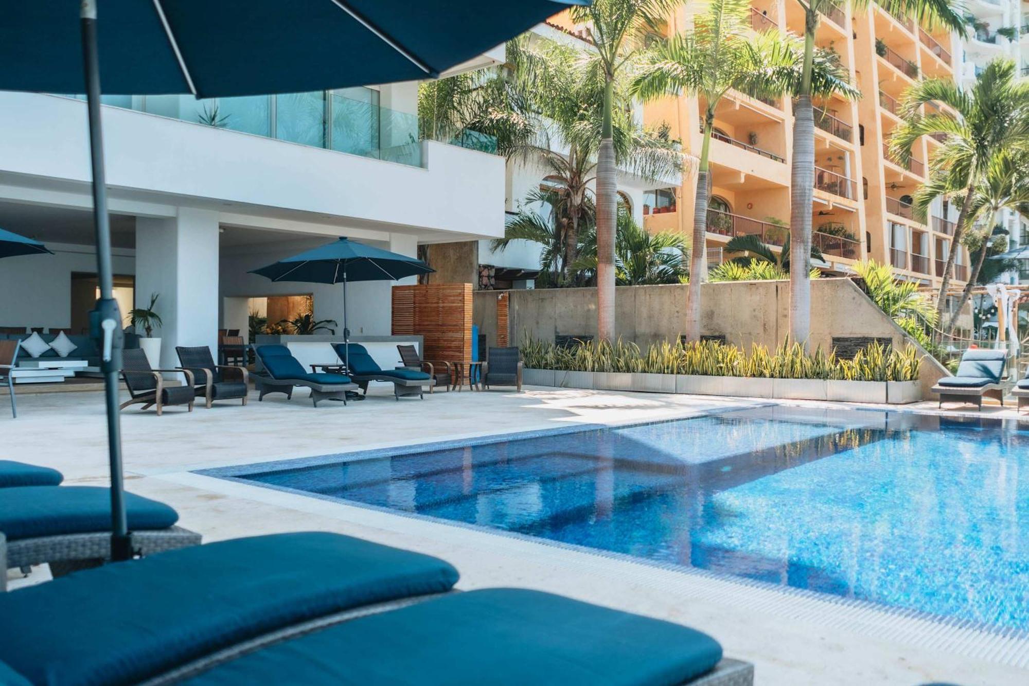 Full Floor Beachfront Luxury Apartment