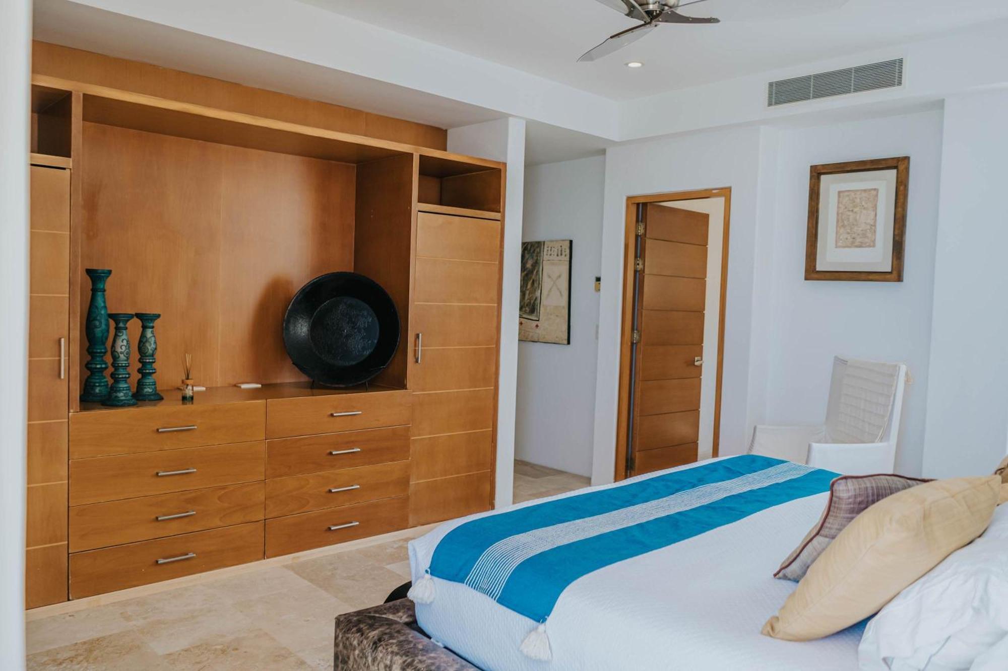 Full Floor Beachfront Luxury Apartment *