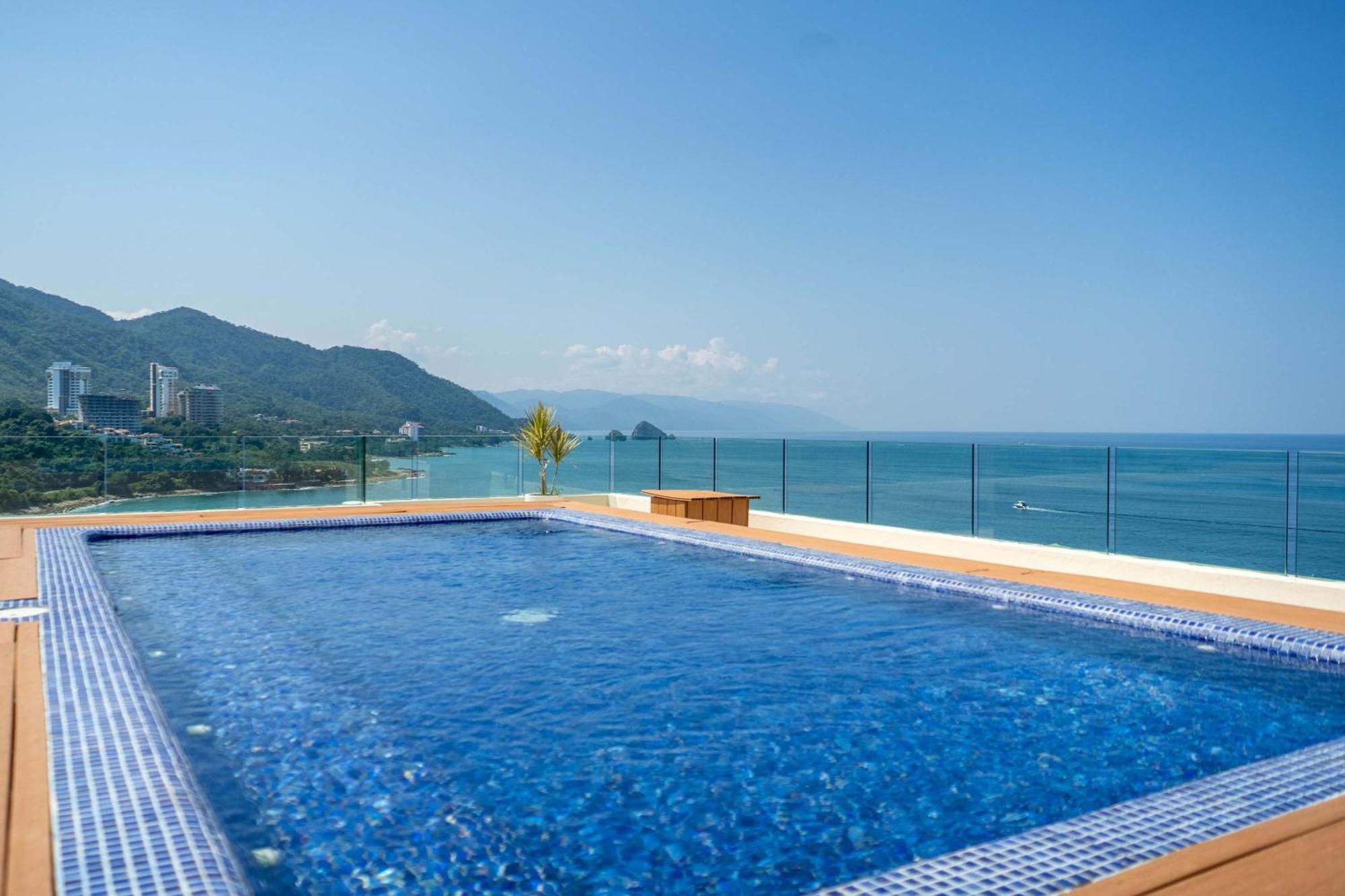 Full Floor Beachfront Luxury