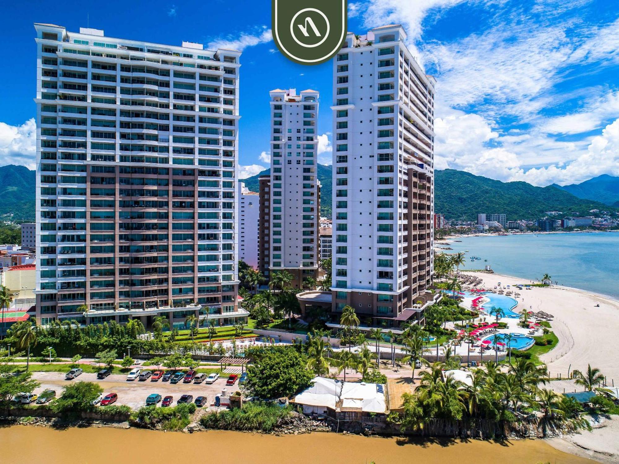 Oceanfront 4 Bedroom With Private Pool - Apartment
