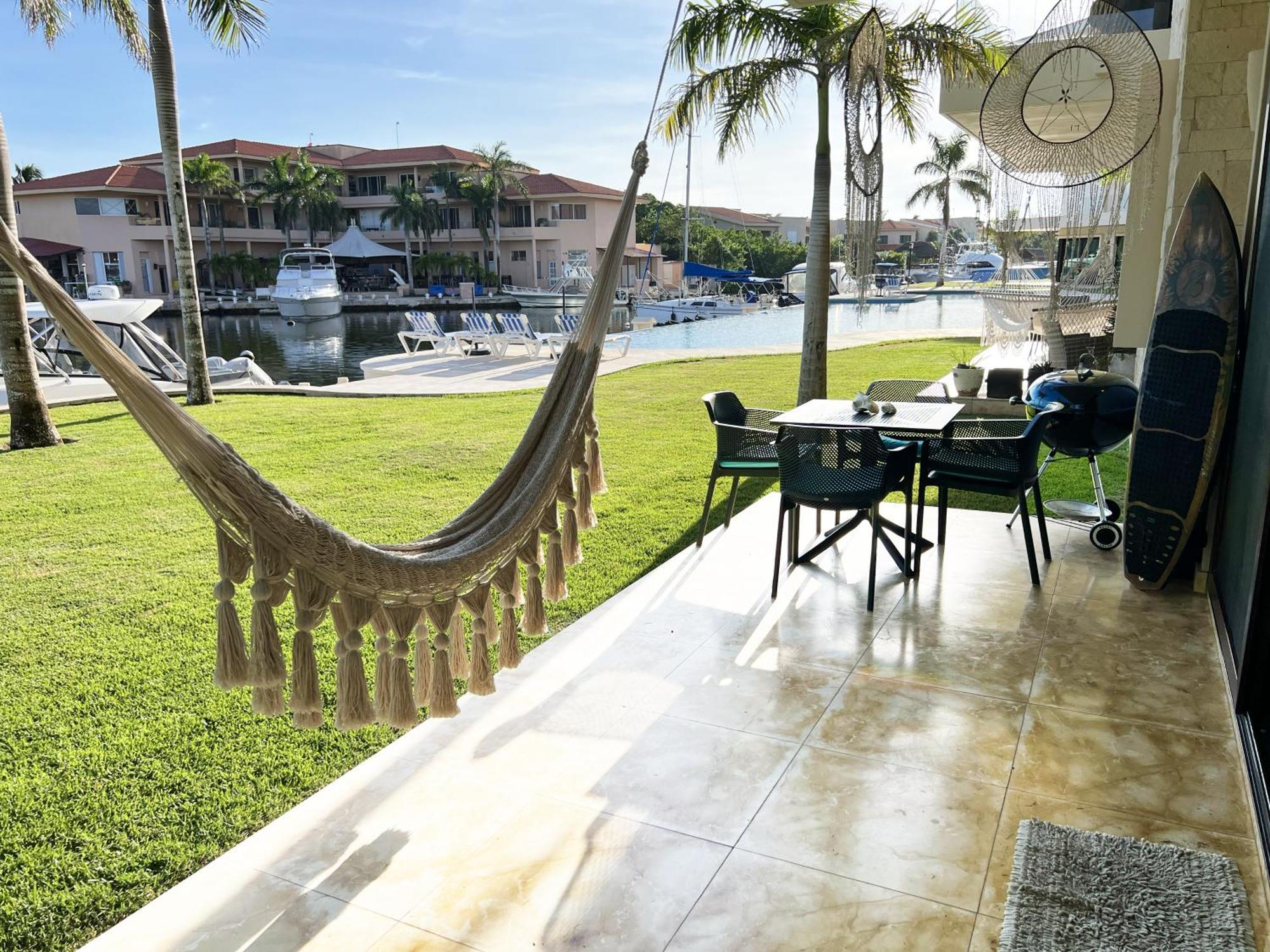 Ground Floor Paradise With Marina View And Pool Paddleboard Included Apartment *